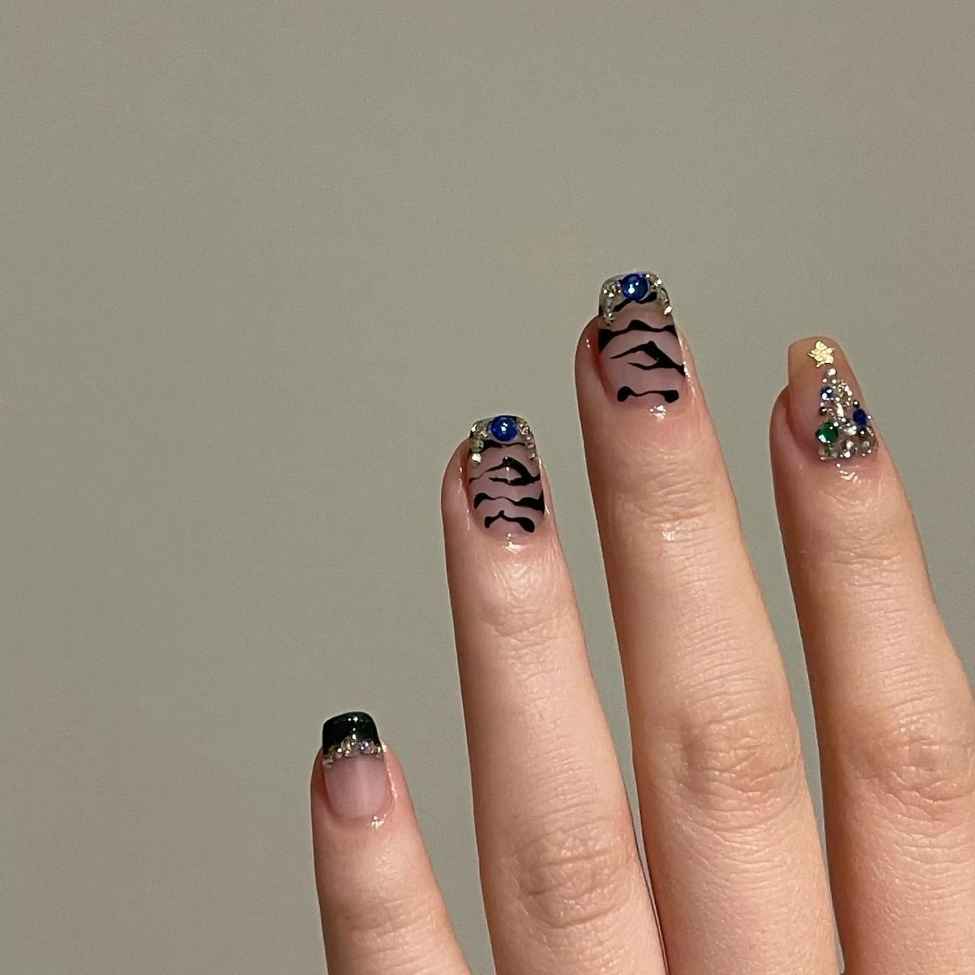 ネイル 8113 海外/y2k/韓国のネイルデザイン