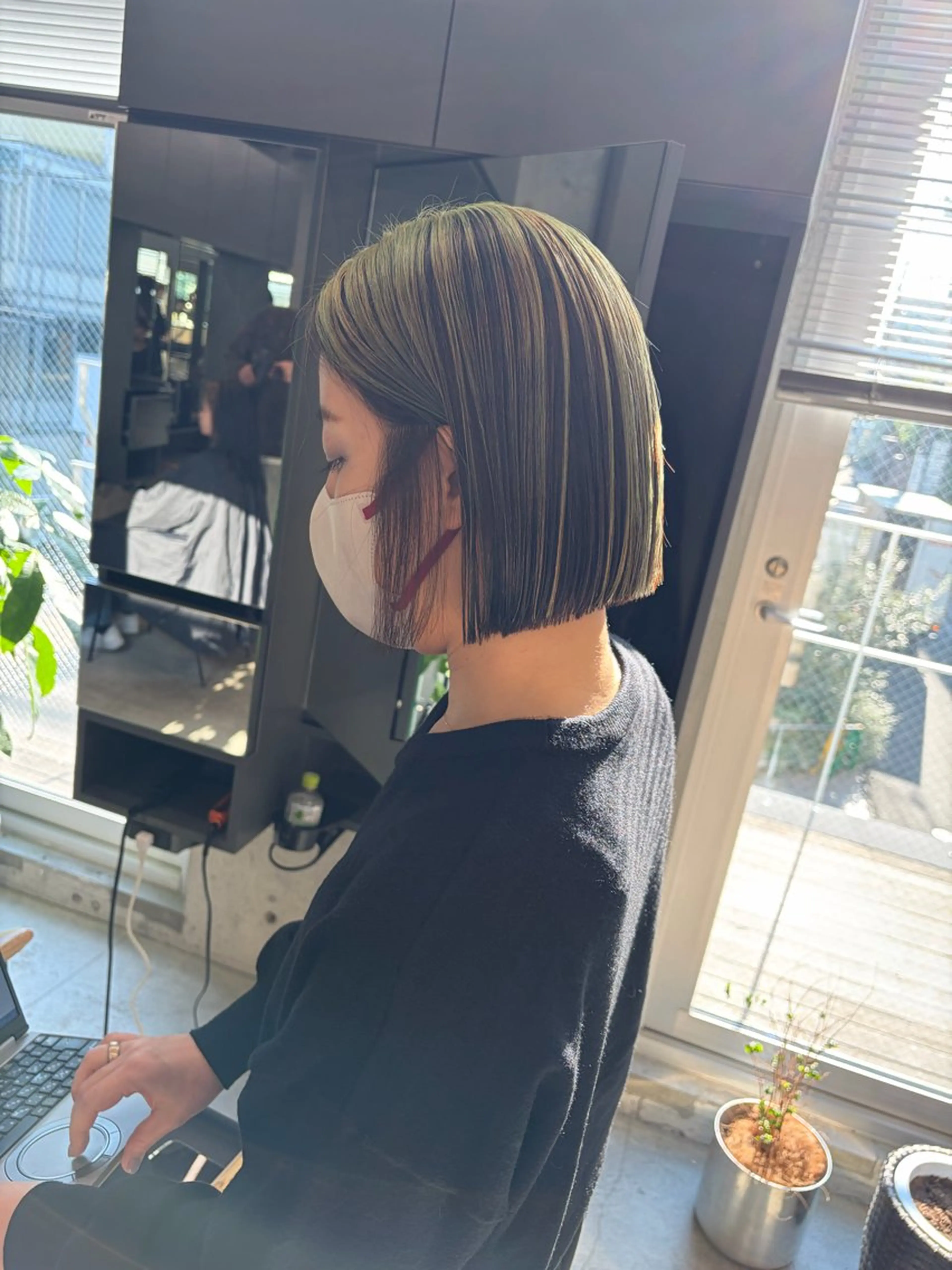 ミディアム カット ヘアカラー 頭皮につけないカラー /白髪ぼかし/実加永のヘアスタイル