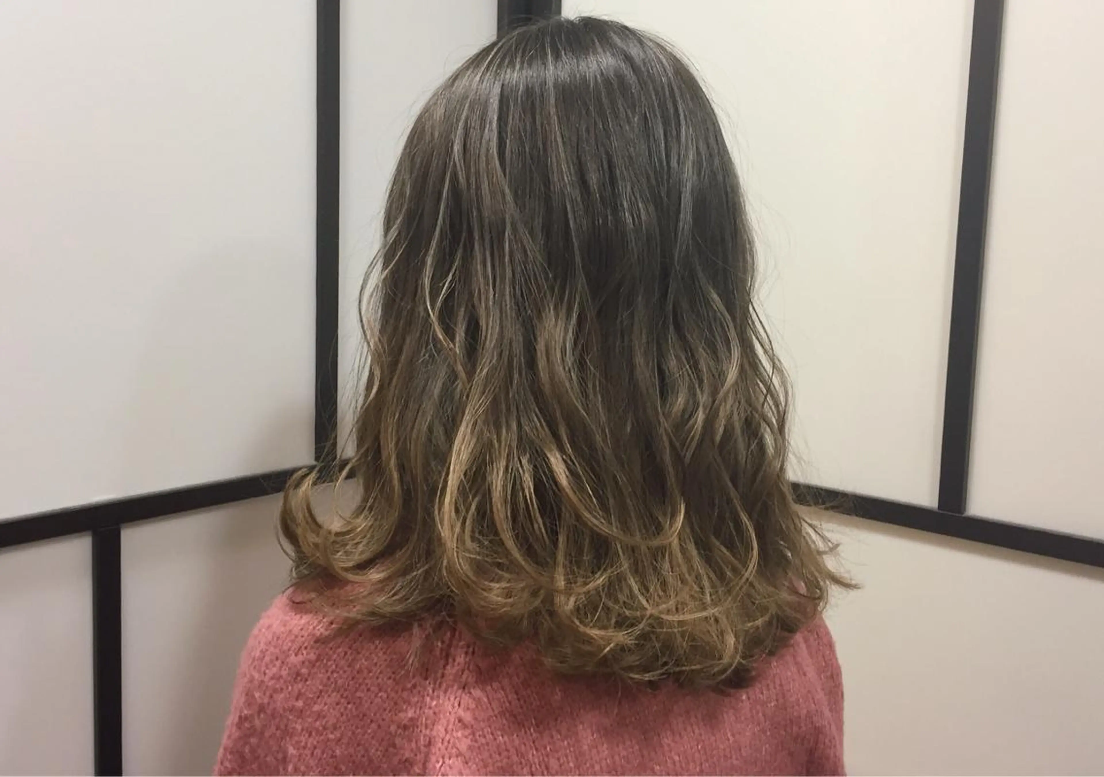 ミディアム カラー グレージュ ハイライトカラー イルミナカラー ハイライト トリートメント 🌈髪質改善カラーの 🌈坂本侑樹のヘアスタイル