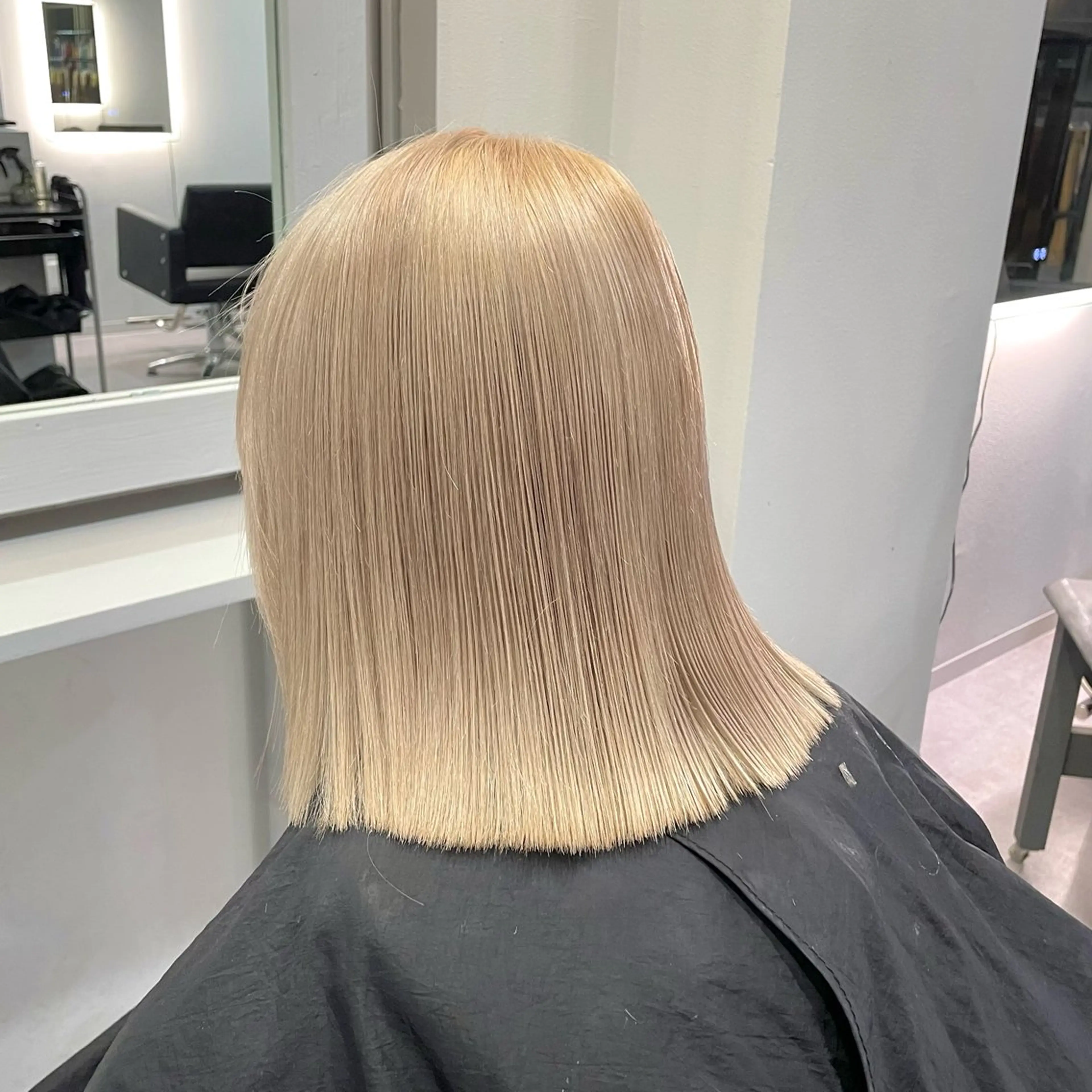 ミディアム カラー ベージュカラー ホワイトベージュ Cielro【 シェイロ 】所属・Cielro/ダブル カラー/西田咲希のヘアスタイル