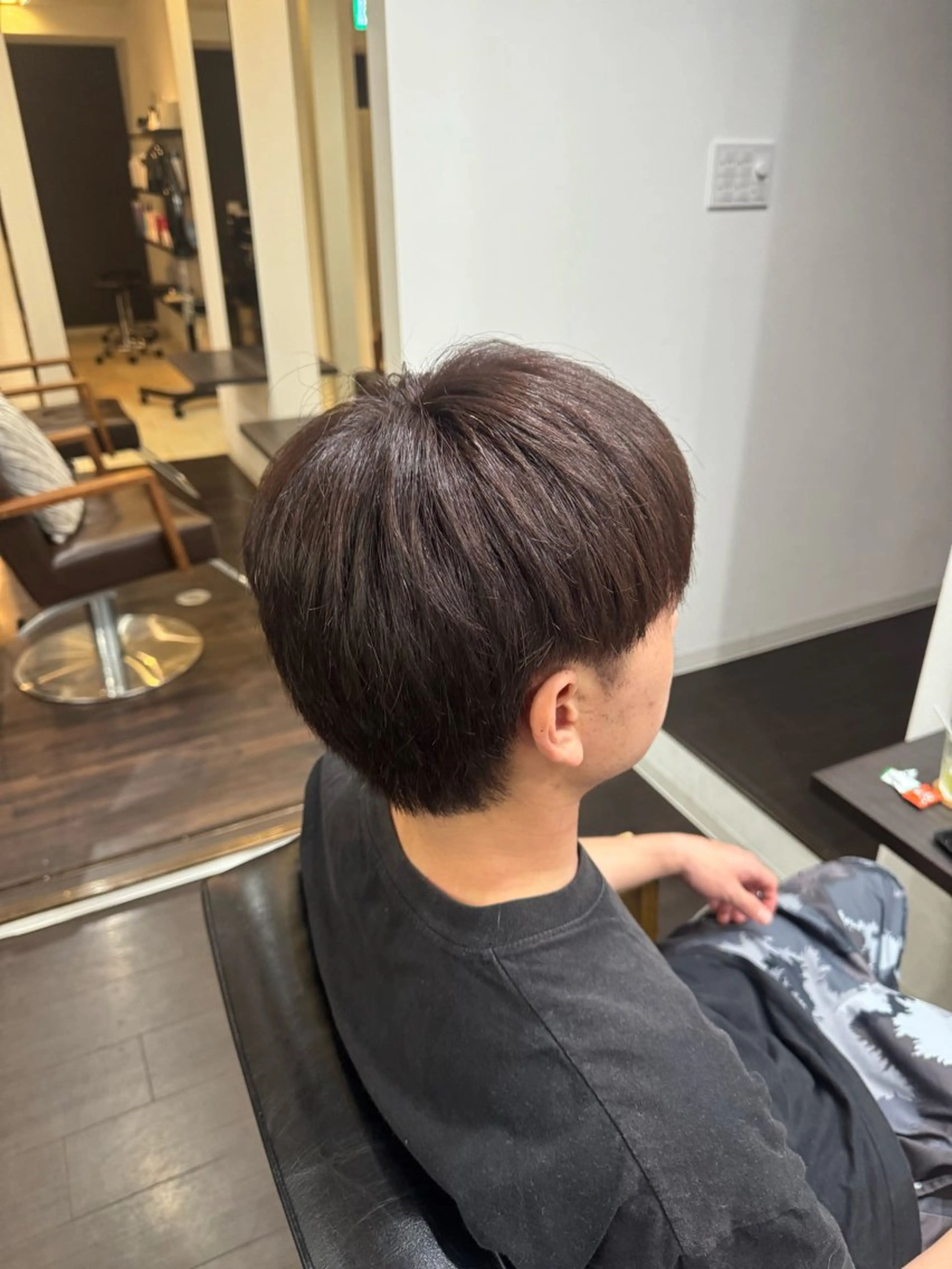 ショート カラー メンズ 刈り上げ メンズウルフカット くびれヘア ウルフカット カット ヘアカラー 日比 海夏太のヘアスタイル