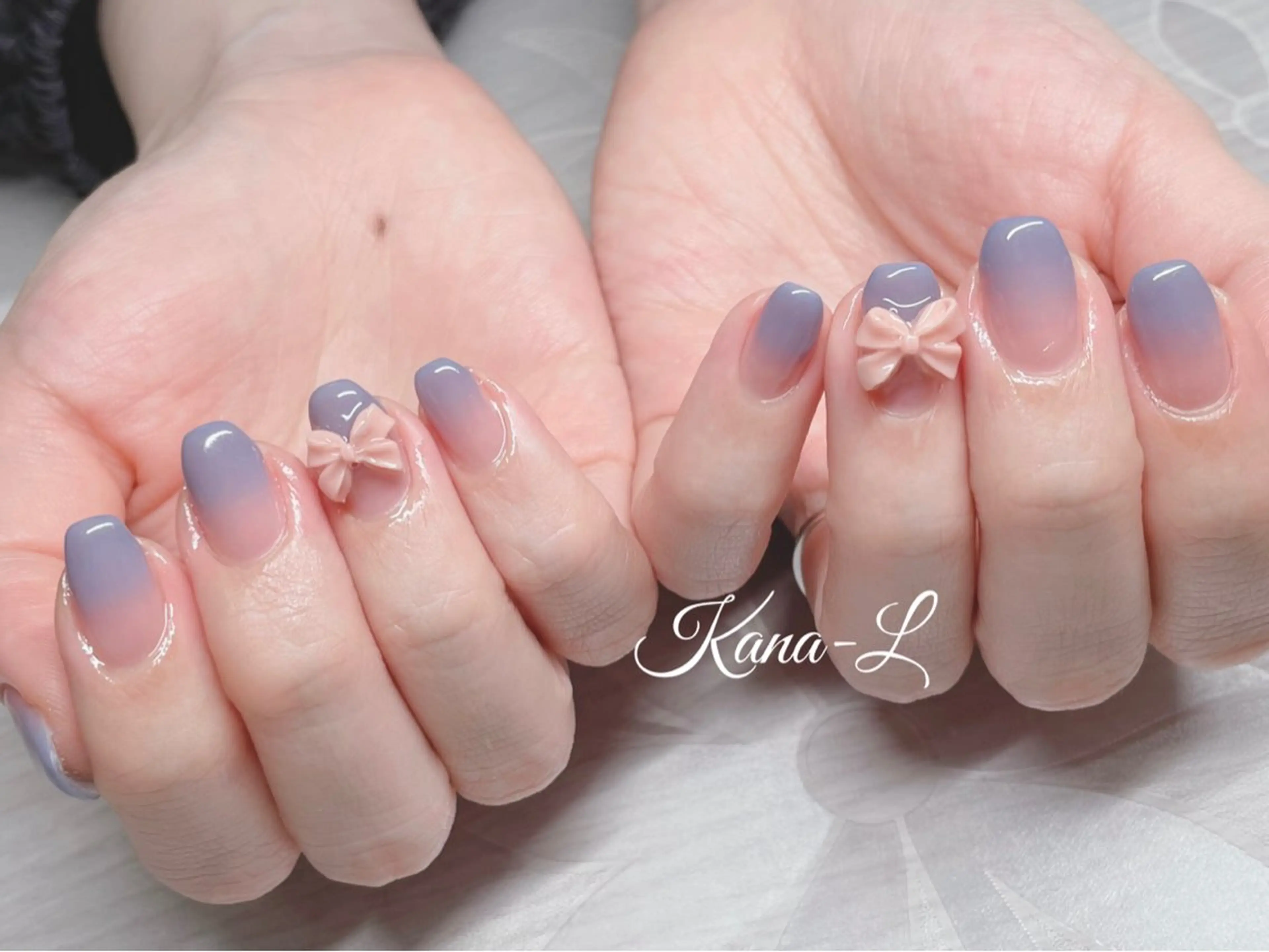 ネイル ジェルネイル グラデーション パラジェル リボン 芦辺 香奈のネイルデザイン
