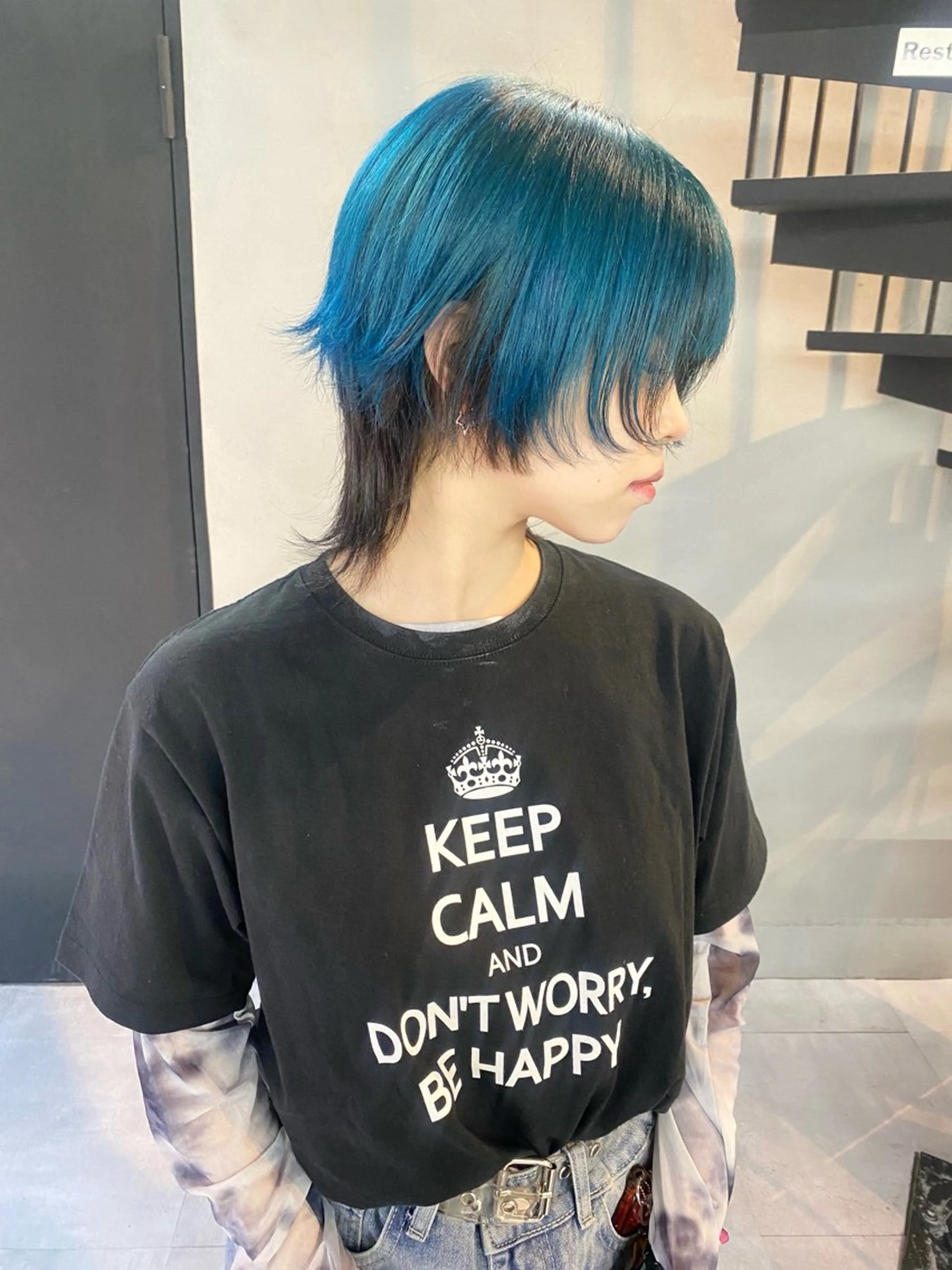 ショート カラー ブリーチ ブルーカラー デザインカラー イヤリングカラー インナーカラー 柏 デザインカラー/ レイヤー🐣シオリのヘアスタイル