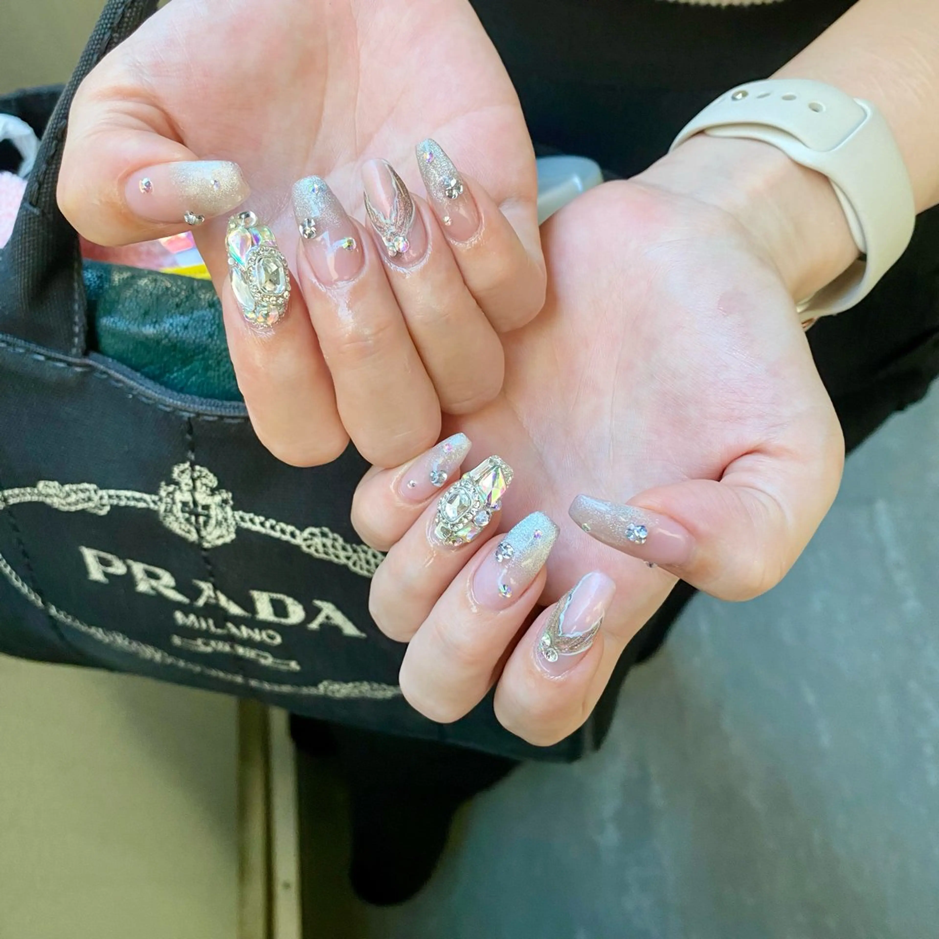 ネイル キラキラネイル ハンドネイル 山﨑 葉月のネイルデザイン