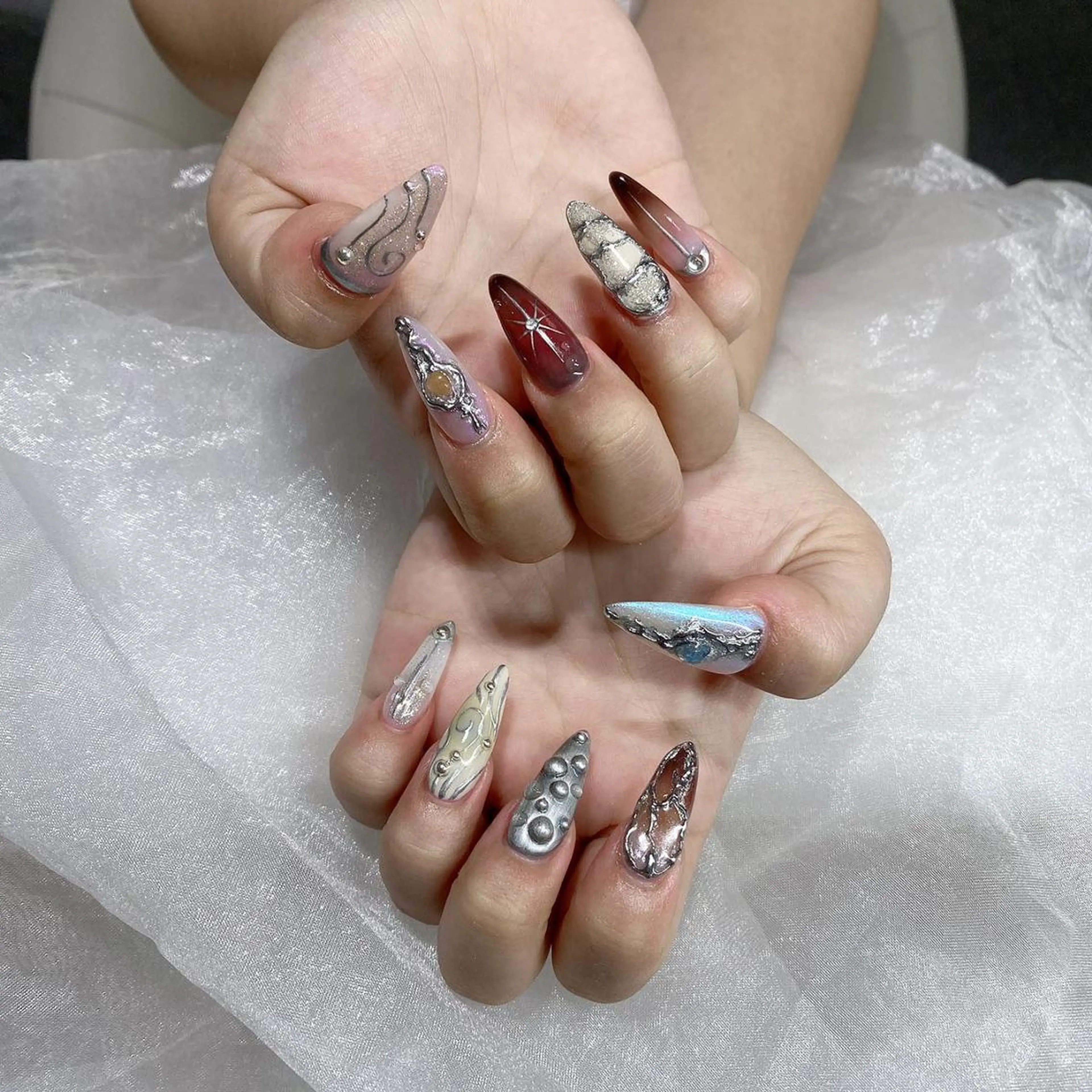 ネイル アートネイル 長さ出し ネイルチップ Queens ciciのネイルデザイン