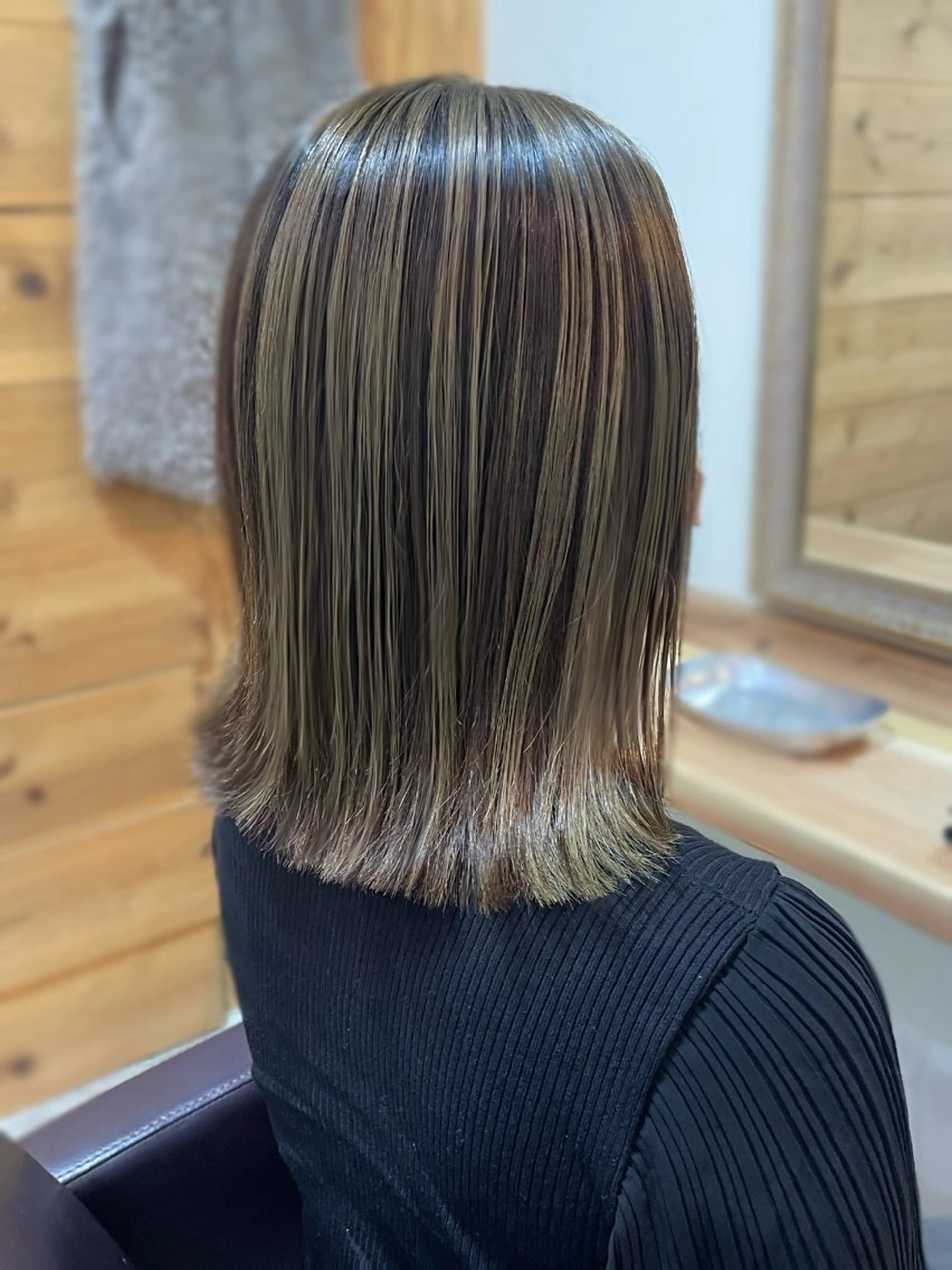 ミディアム レイヤーカット カット ヘアカラー トリートメント 艶カラー/ハイトーン Anjuのヘアスタイル