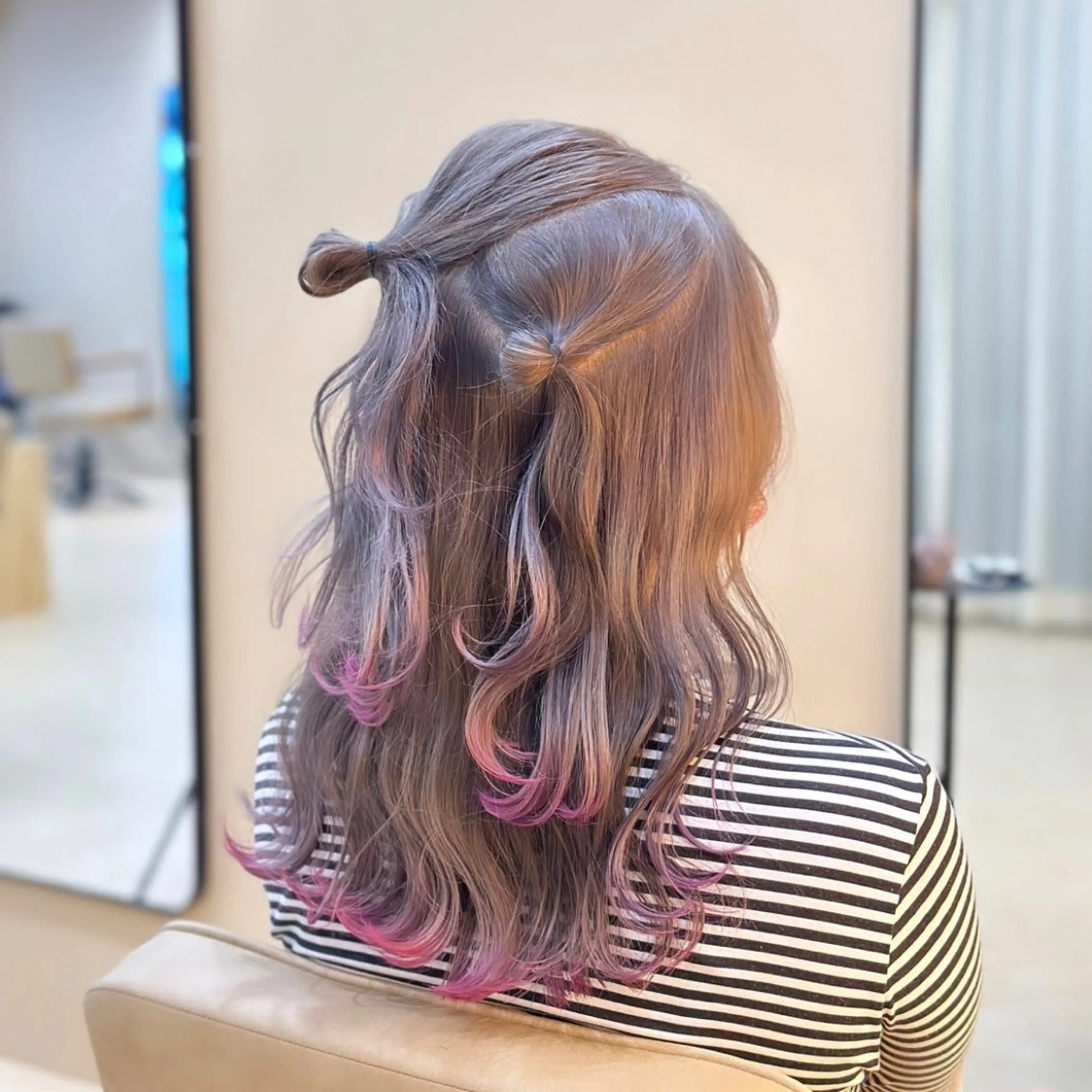 デザインダブルカラー🩷🩵(ケアブリーチ+デザインカラー)ロング料金+¥1000の写真