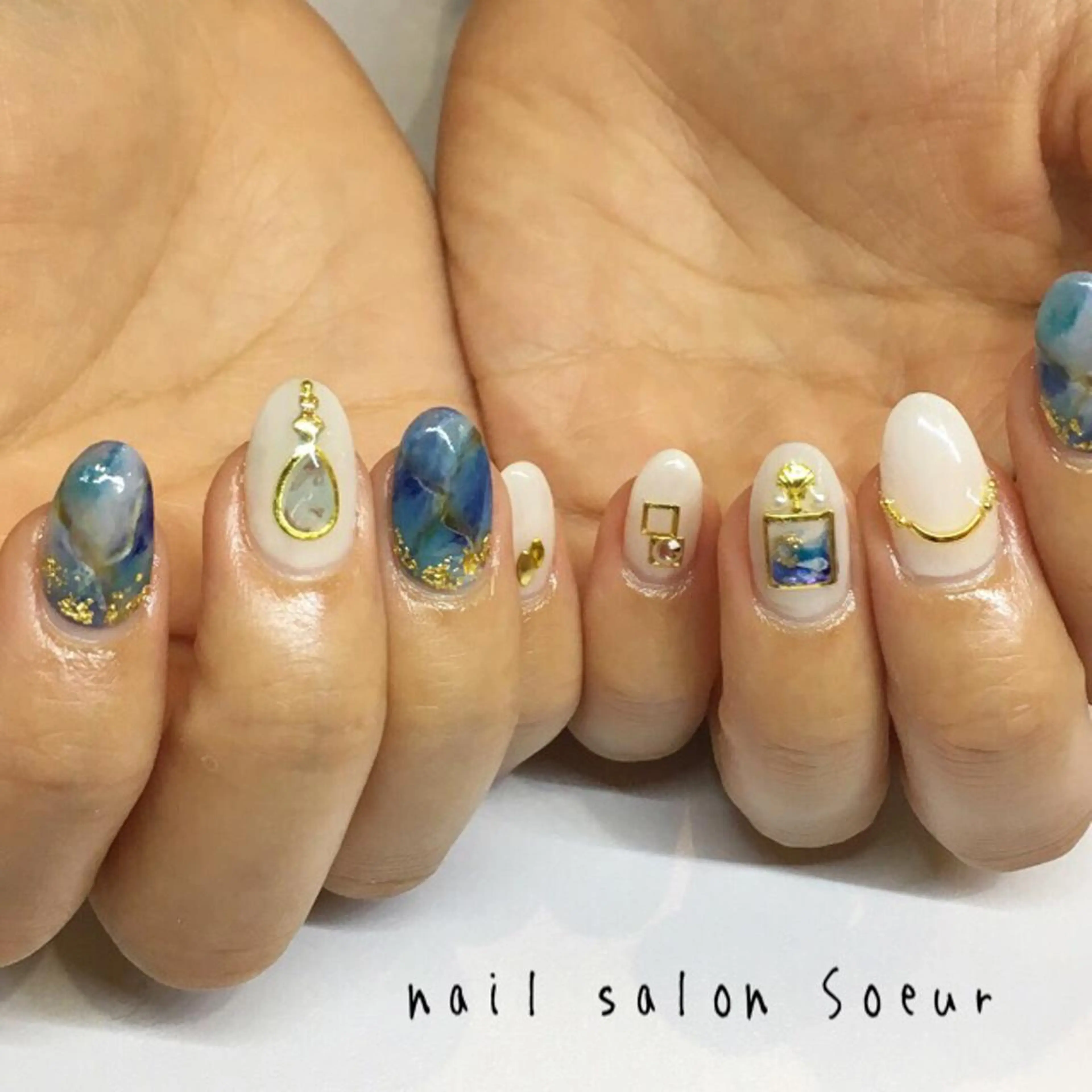 ネイル ブルー 持ち込み スカルプネイル ホワイト ハンドネイル nail salon Soeurのネイルデザイン