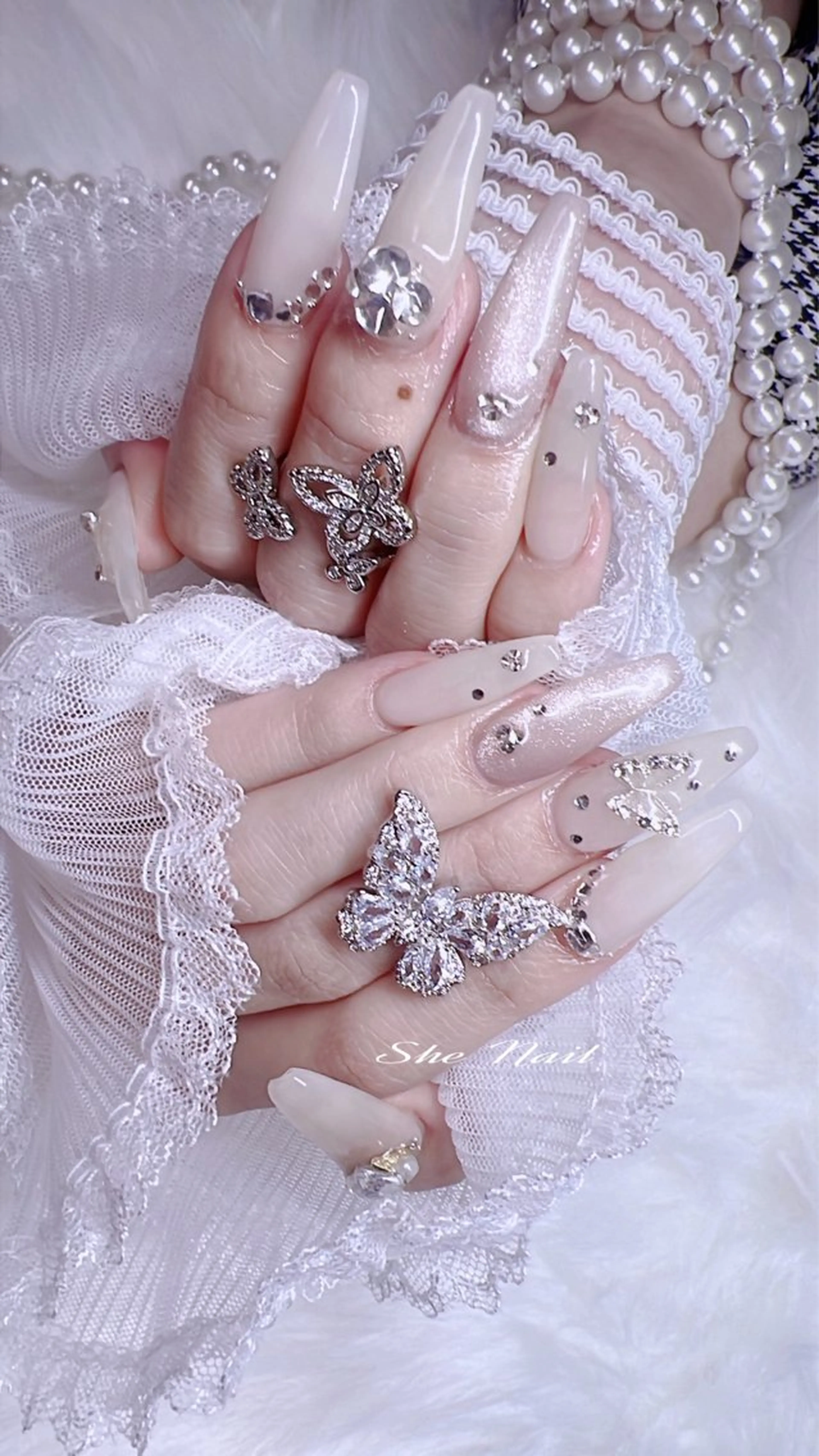 ネイル チークネイル 成人式 長さ出し フレンチネイル キラキラネイル ハンドネイル She   Nail所属・ISA_ BELLAのネイルデザイン