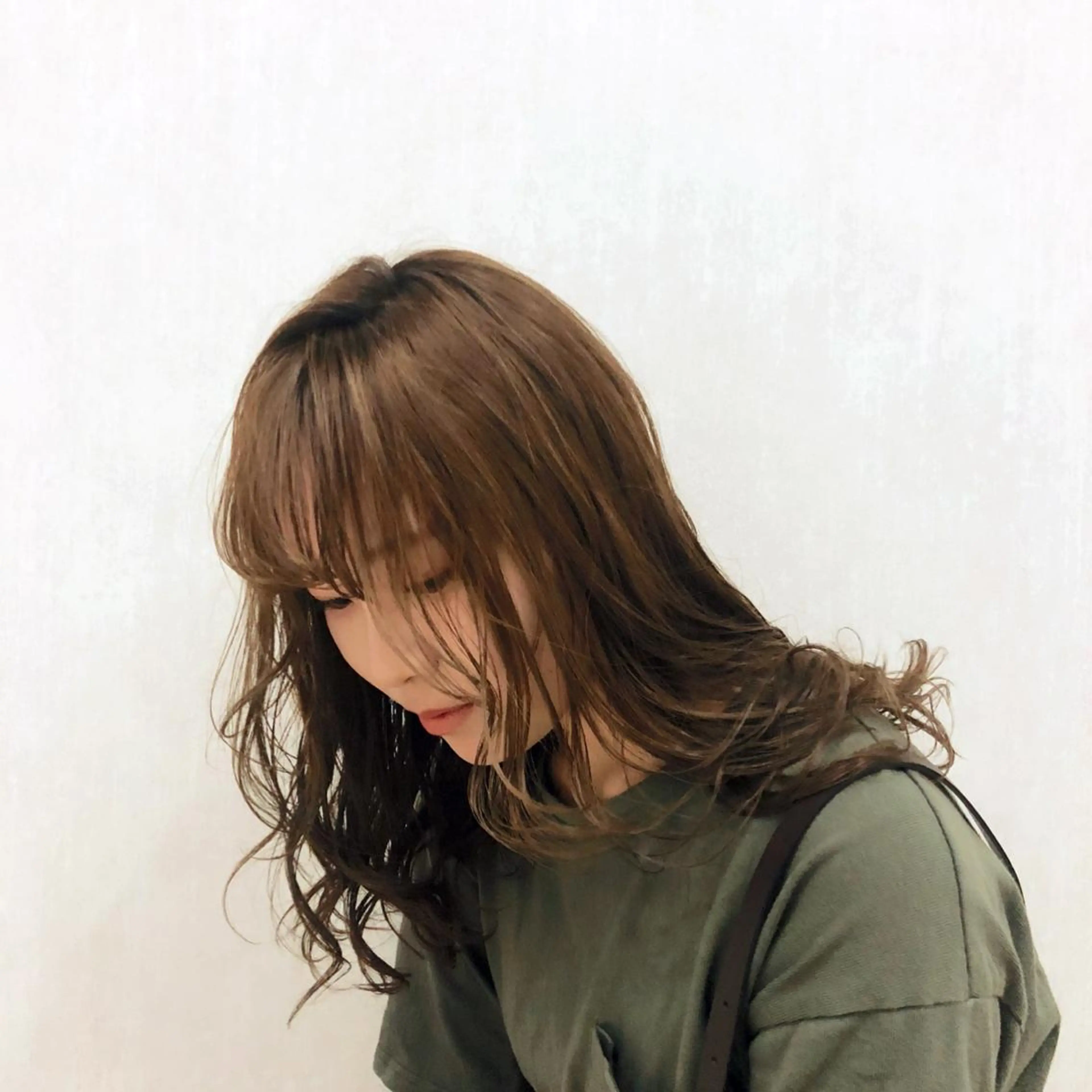 ミディアム カラー ベージュカラー デザイン/レイヤー Kaito🐩/栄のヘアスタイル