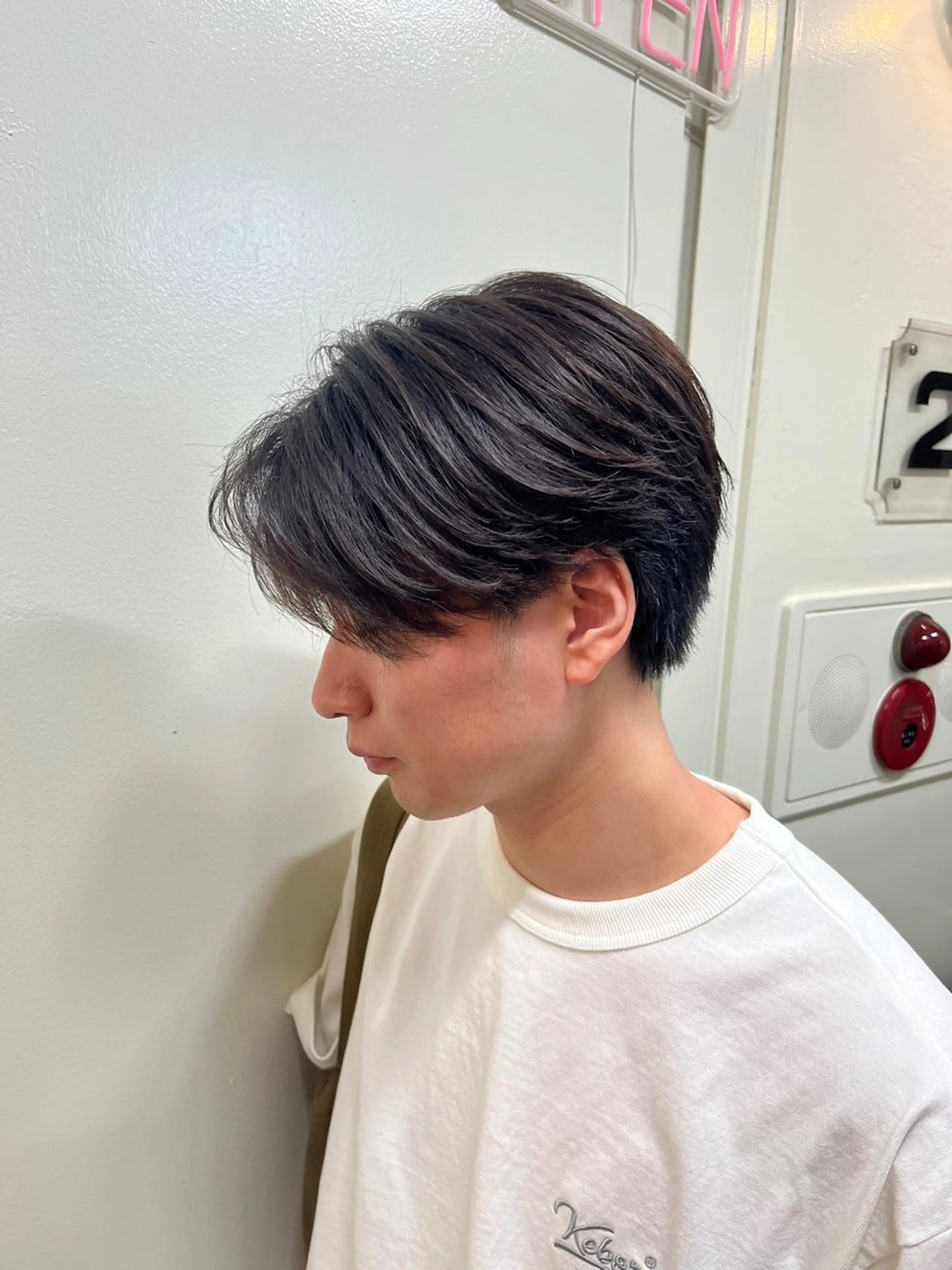 ショート パーマ メンズ メンズパーマ ニュアンスパーマ カット パーマ 韓国風メンズ/毛流れ ヘアなら須田龍世のヘアスタイル