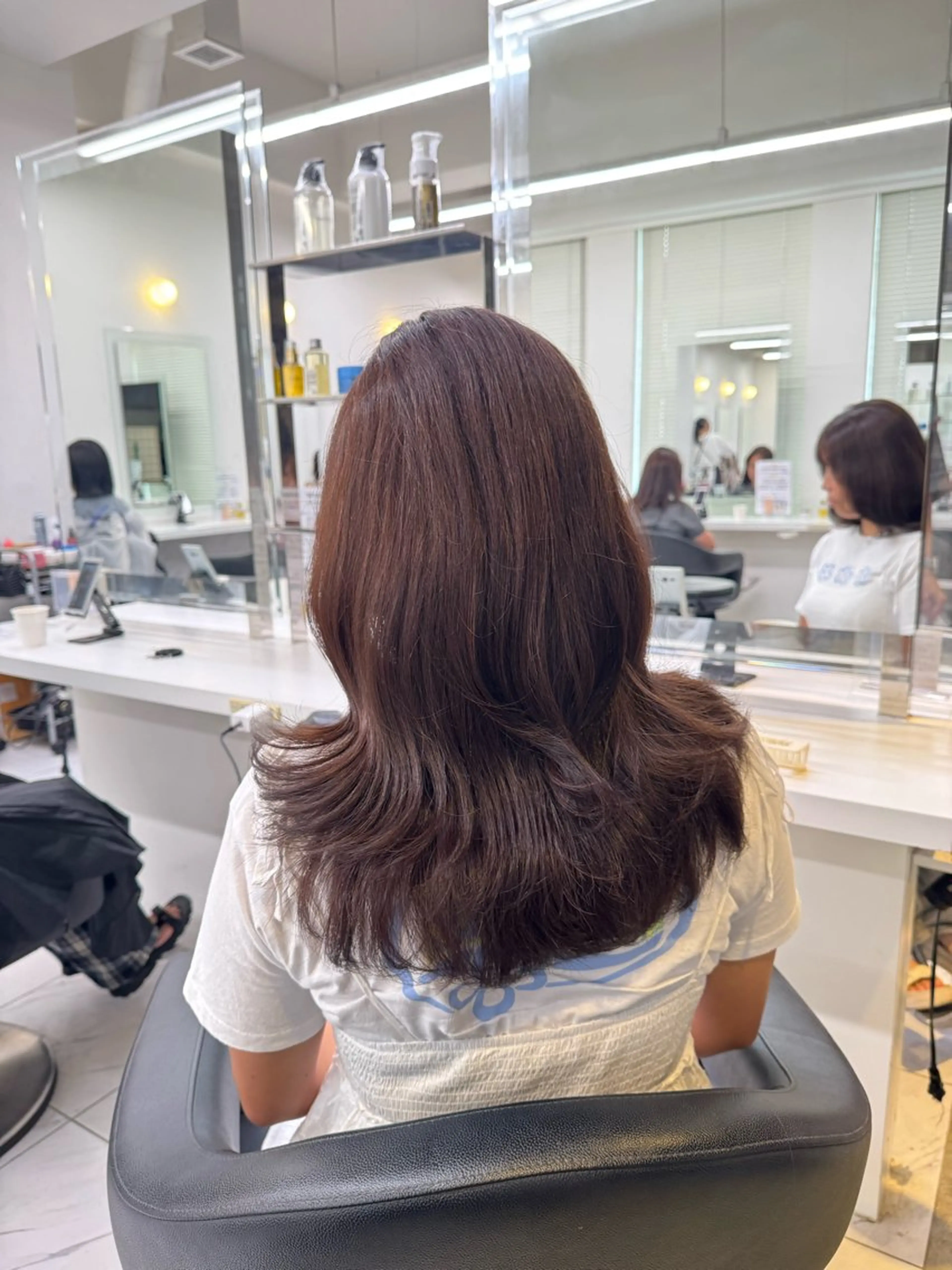 ミディアム カラー ヘアアレンジ ベージュカラー 黒髪 ブリーチ ブルーカラー ブルーブラック ヘアカラー トリートメント ヘアセット 艶カラー の達人のヘアスタイル