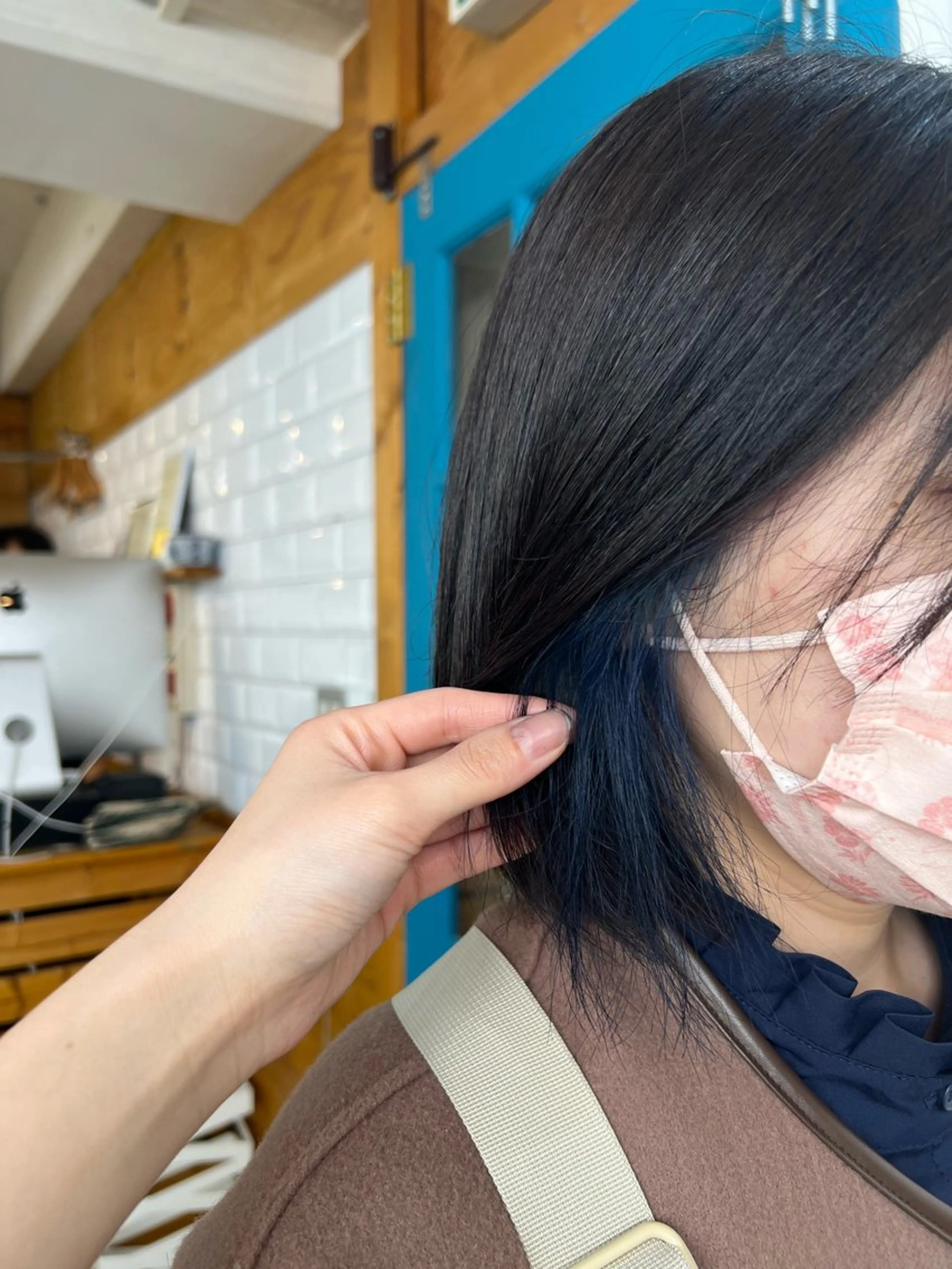 ショート カラー イヤリングカラー ショートヘア ヘアカラー トリートメント KANA/ボブ/ インナーカラー/艶髪のヘアスタイル