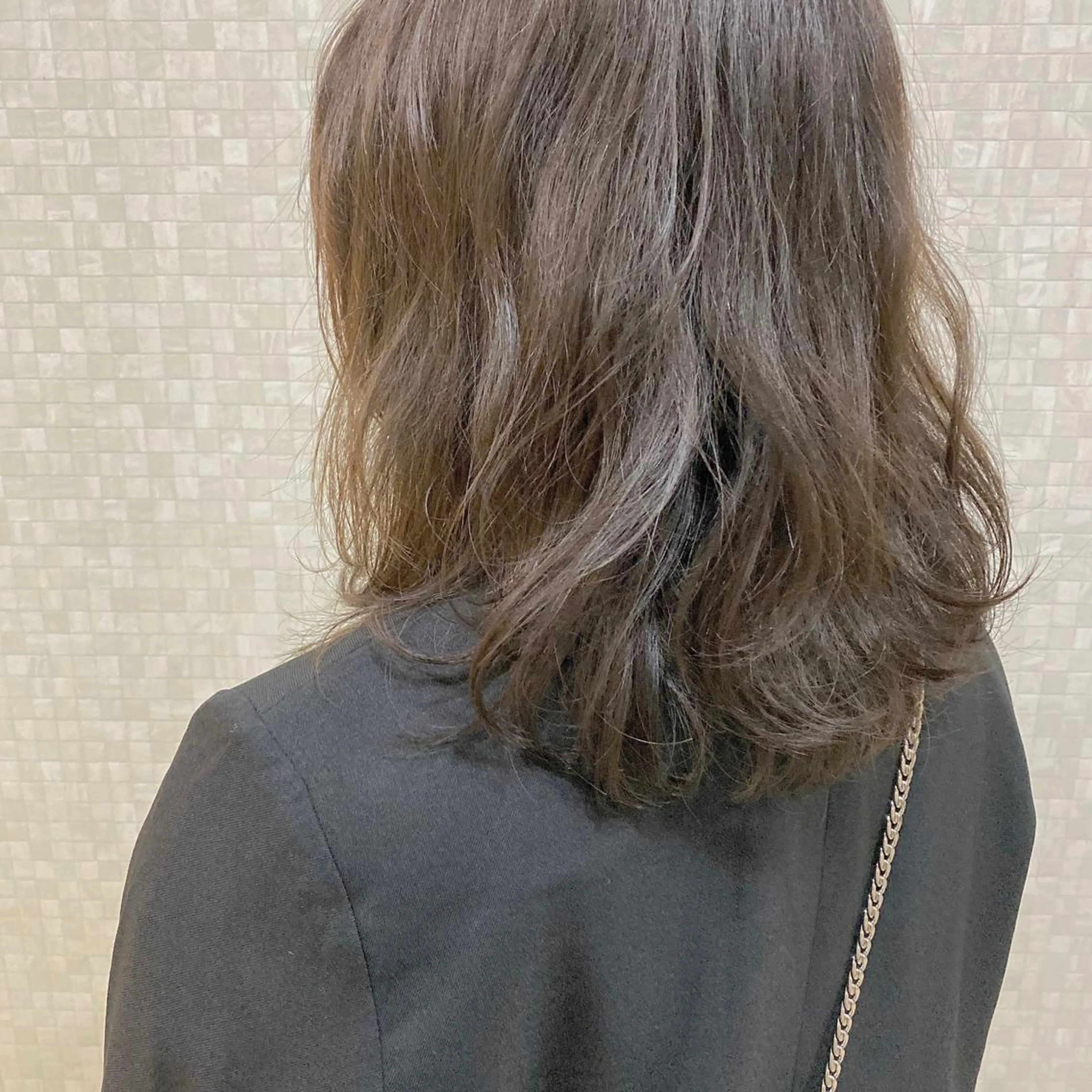 ミディアム カラー ヘアアレンジ ハイライトカラー ハイライト nable.所属・栗林 実莉のネイルデザイン
