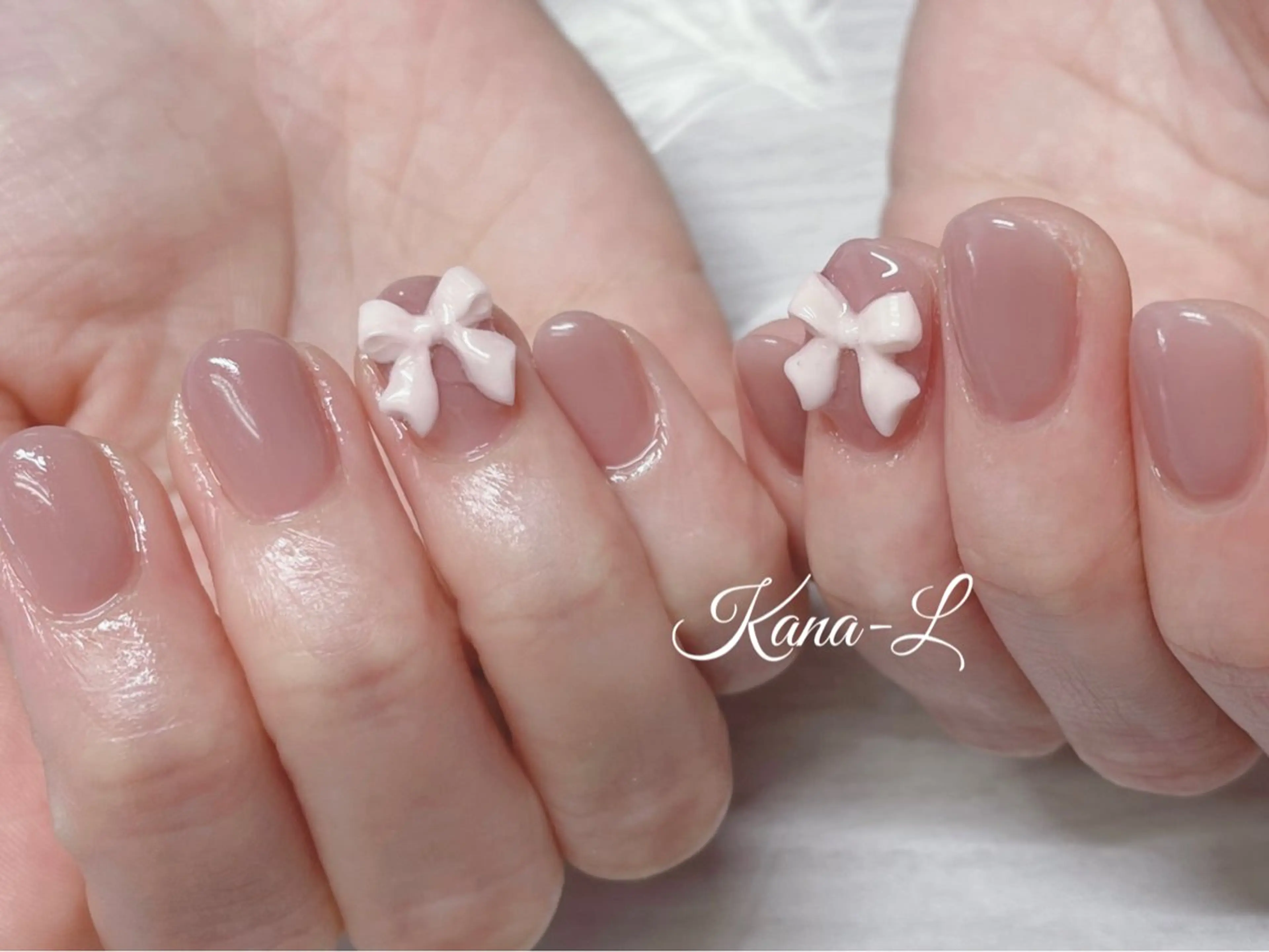 ネイル ジェルネイル ワンカラーネイル パラジェル リボン 芦辺 香奈のネイルデザイン