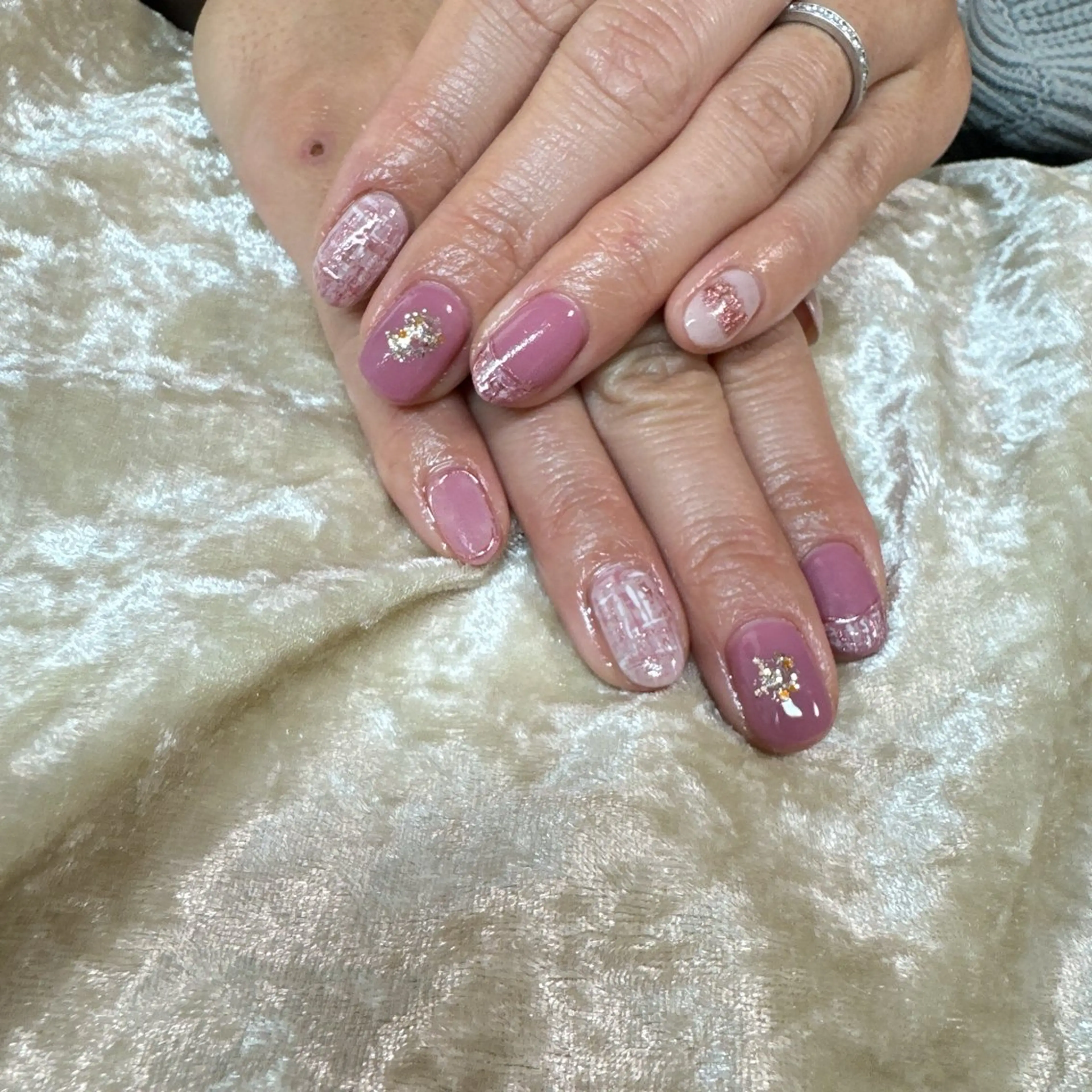 ネイル ピンク ツイードネイル ハンドネイル N.plus NaiLのネイルデザイン