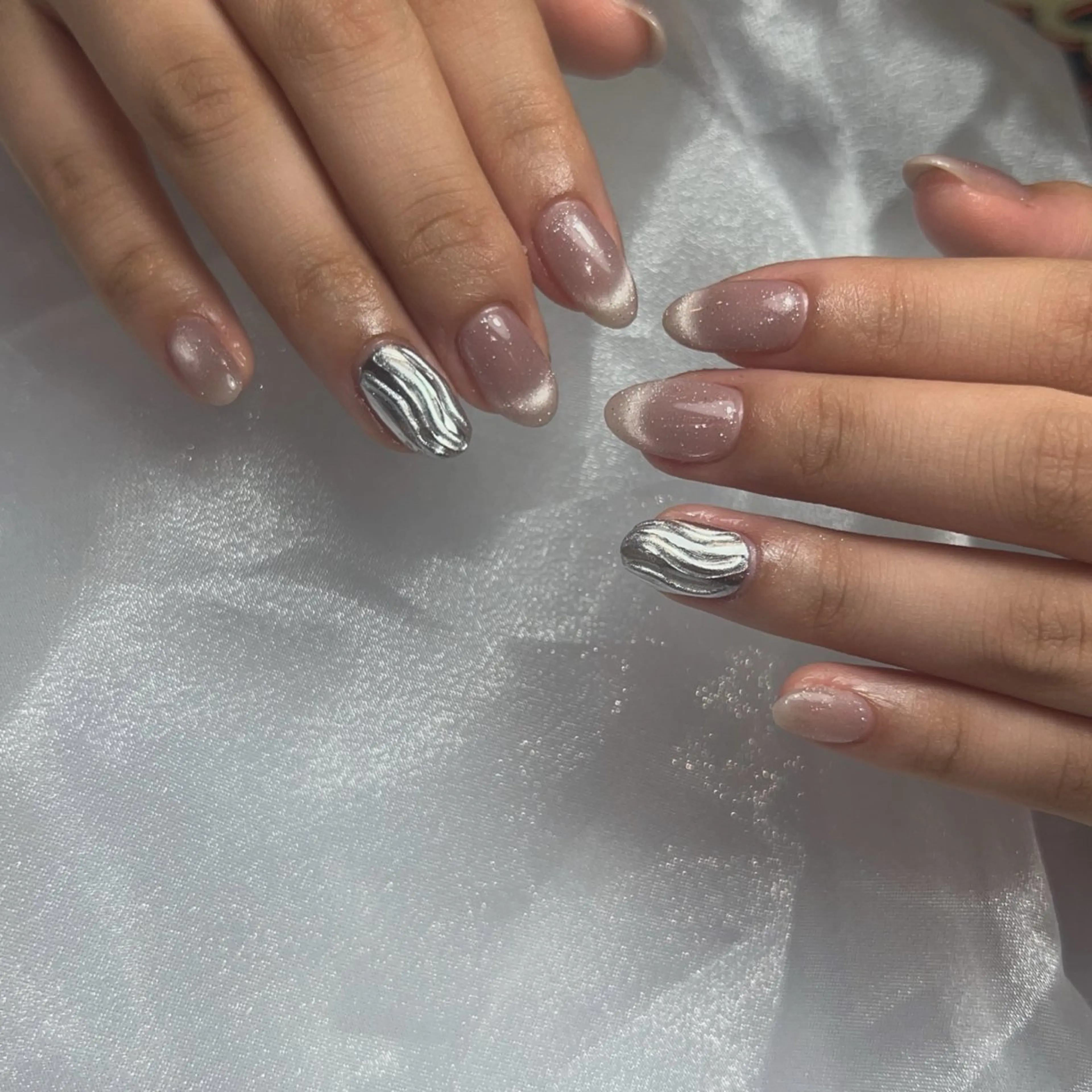 ネイル フレンチネイル マグネットネイル ミラーネイル オフィスネイル ハンドネイル LooP - RECO-のネイルデザイン