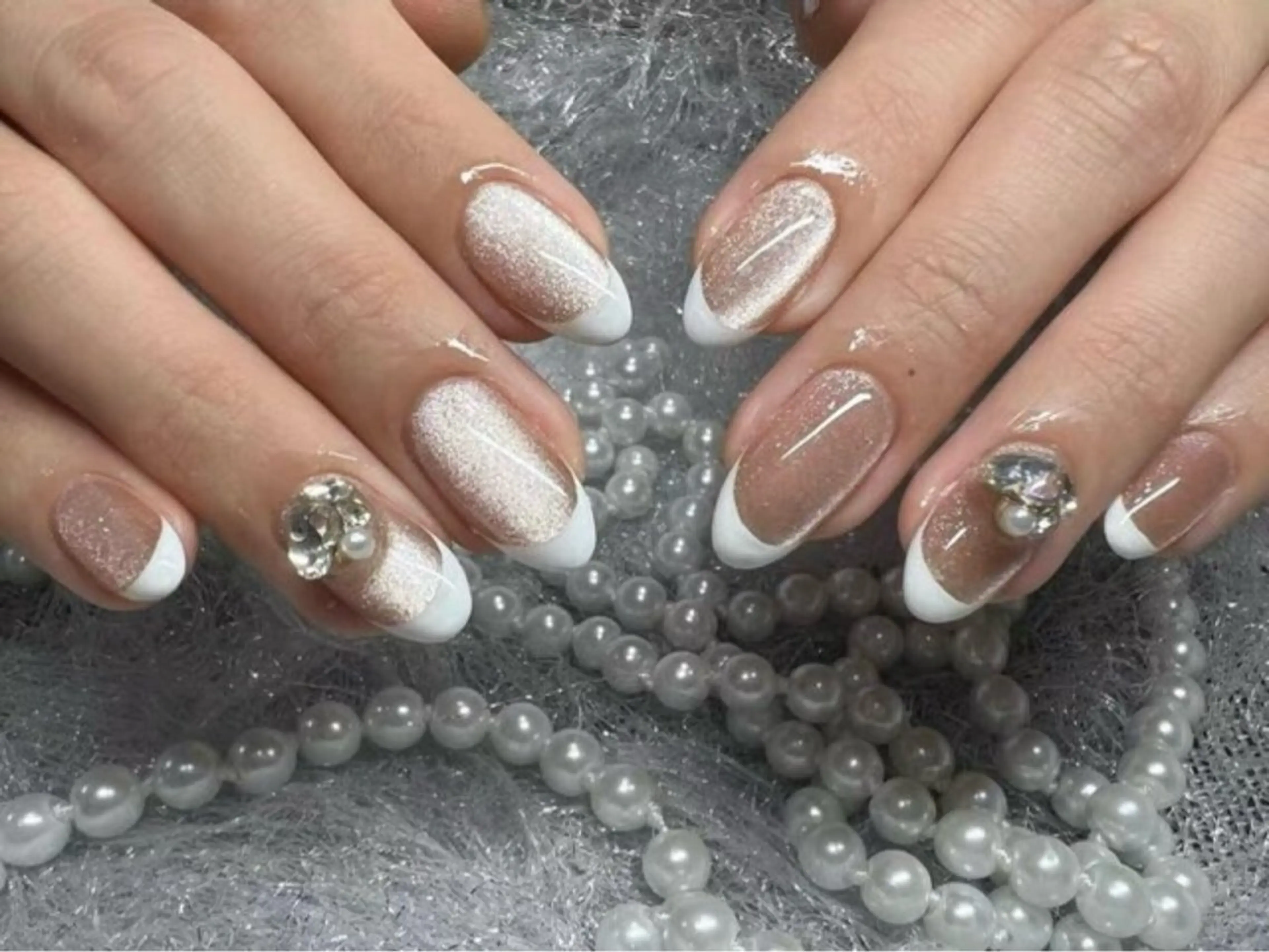 ネイル オーロラネイル カジュアル 長さ出し フレンチネイル ジェルネイル ハンドネイル Flora 🌟のネイルデザイン