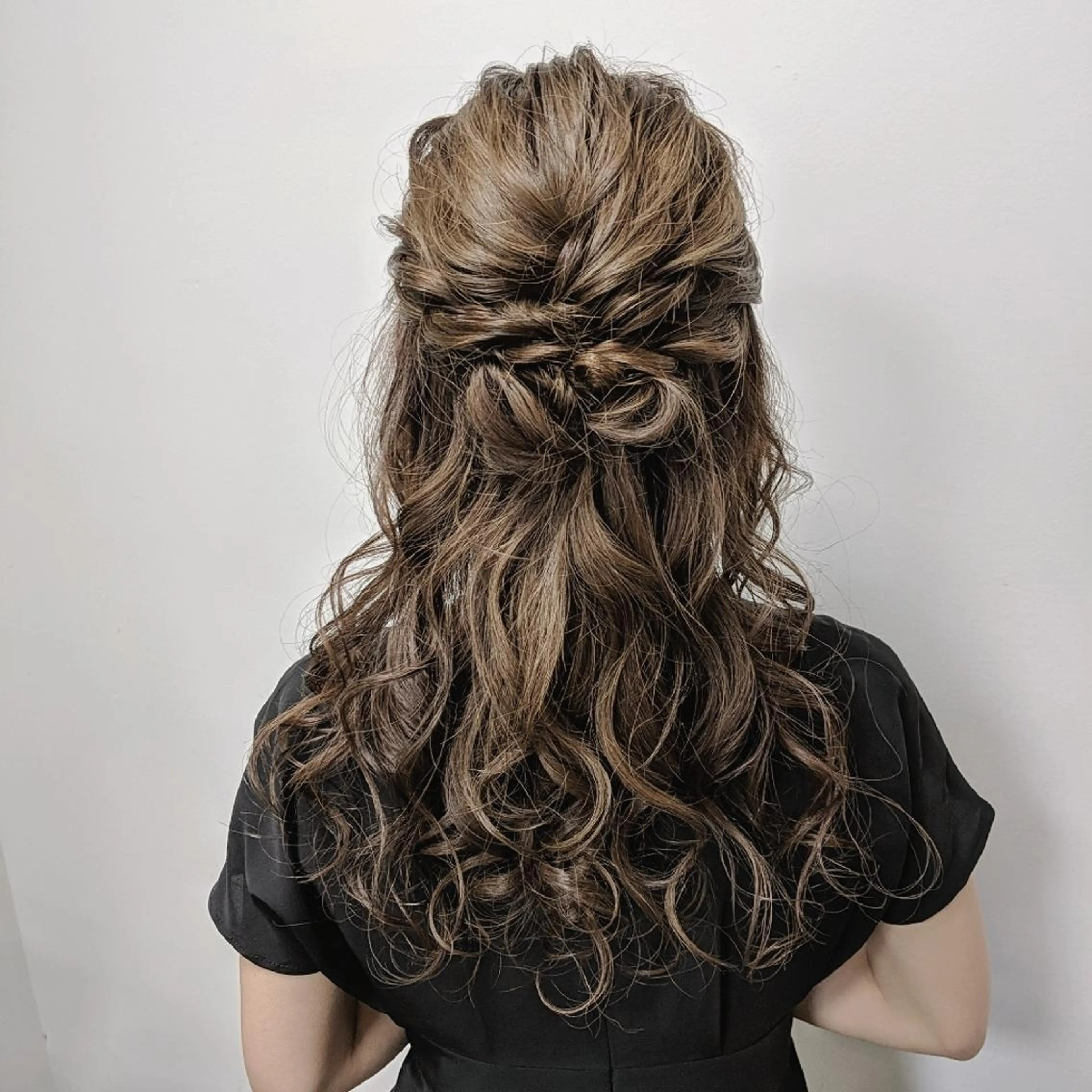 ロング ヘアアレンジ ハーフアップ PRIVATE SALON EYES所属・EYES リアのマツエク・マツパデザイン