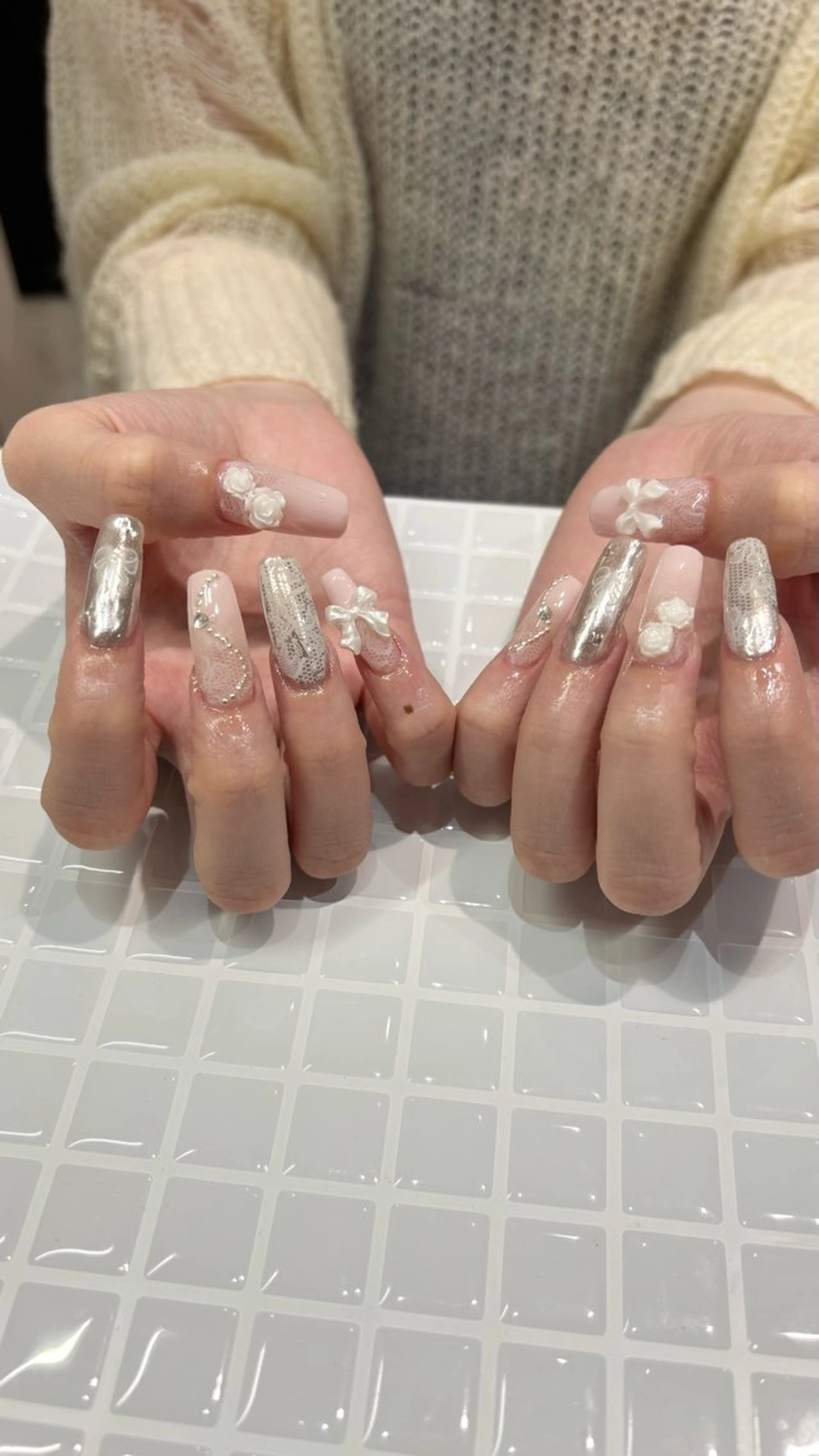 ネイル レース ハンドネイル GO TODAY SHAiRE SALON 表参道colore店所属・emmi nailのネイルデザイン