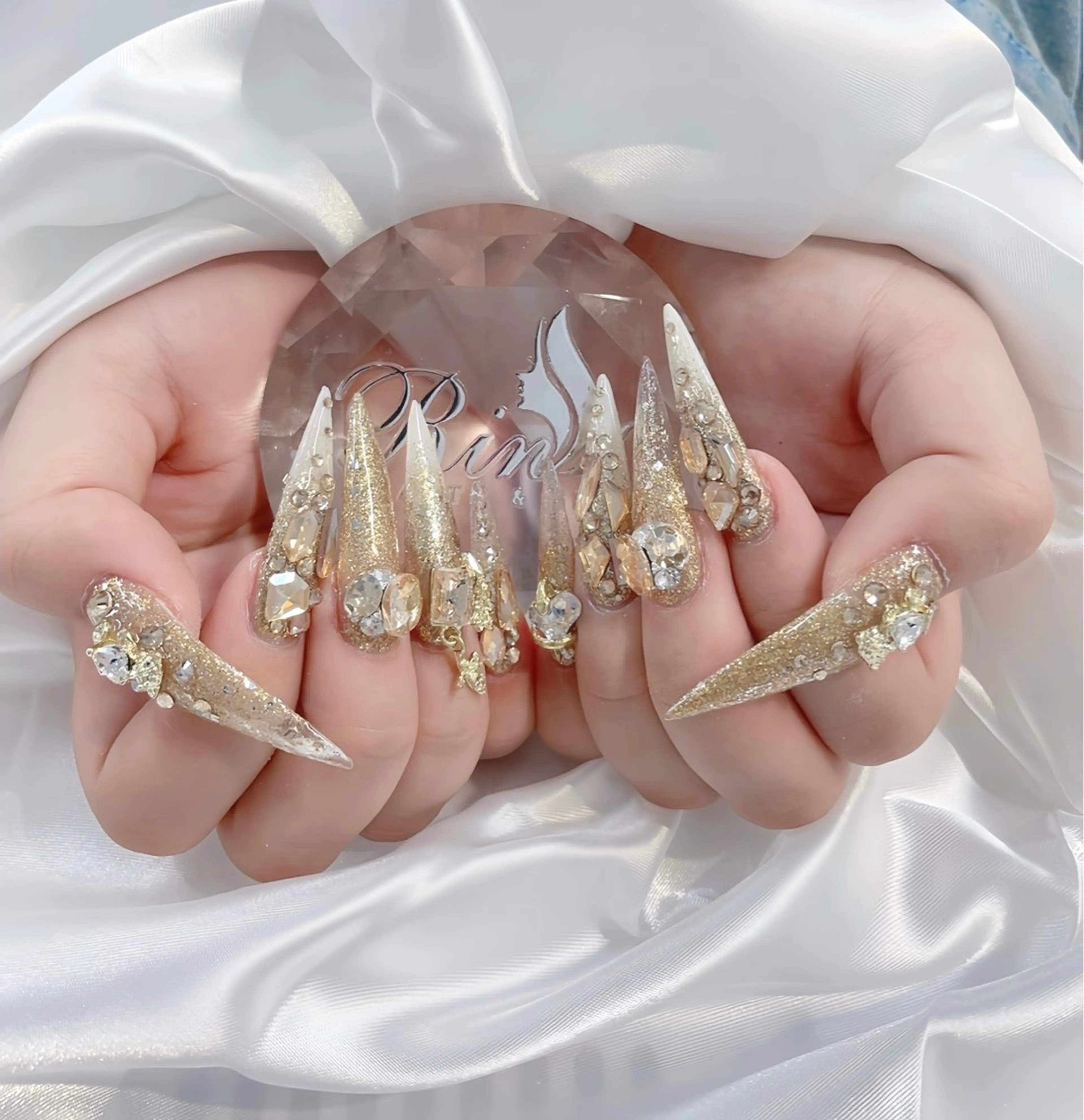 ネイル アートネイル チークネイル ジェルネイル ロングネイル マグネットネイル ハンドネイル Rin Nail 新大久保店のネイルデザイン