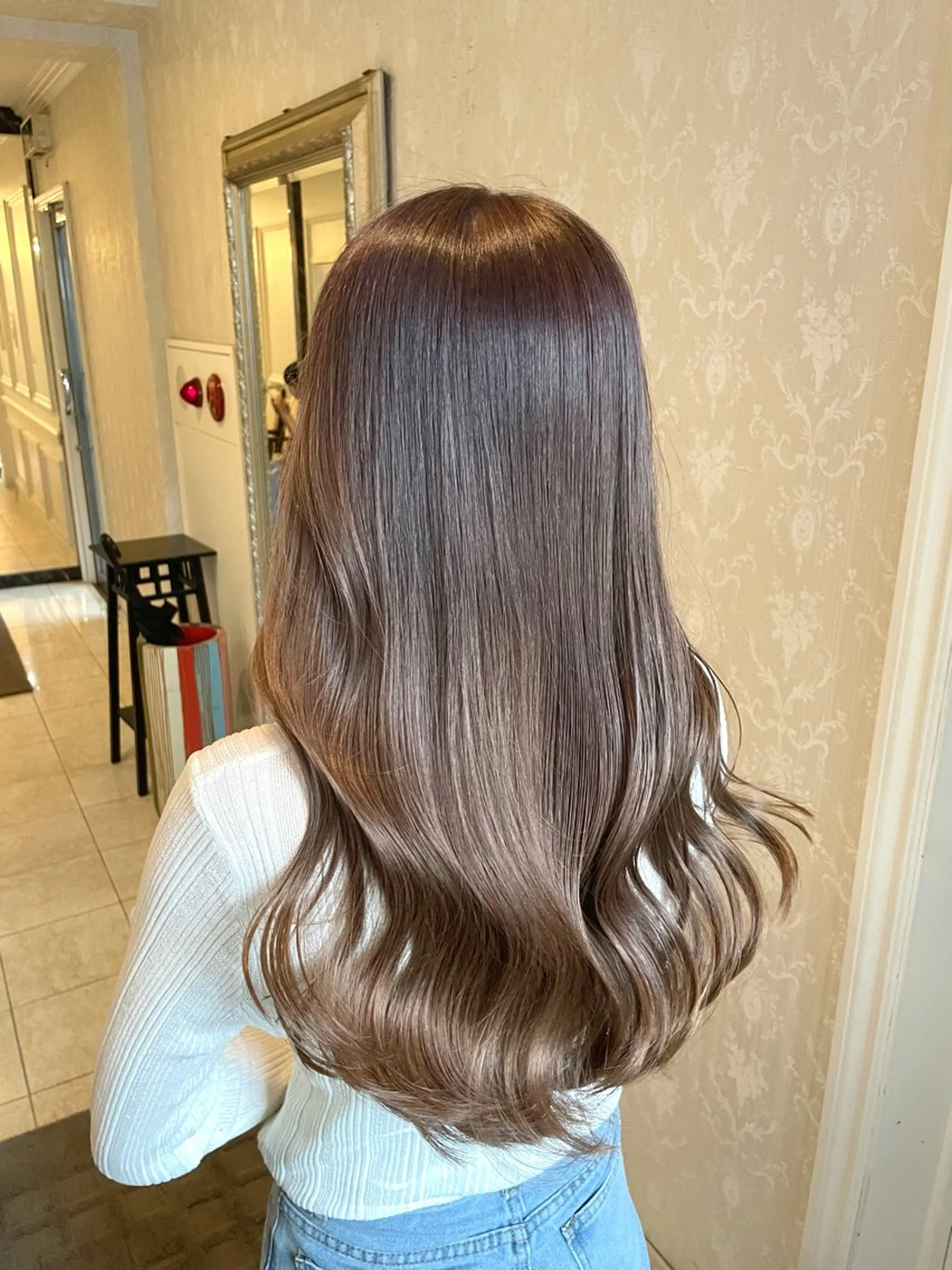 セミロング カラー ベージュカラー ブリーチ 透明感カラー ダブルカラー ハイトーンカラー カット ヘアカラー トリートメント hair  studio A.R.S所属・烏丸/艶髪/レイヤー /韓国風/廣瀬尚輝のヘアスタイル