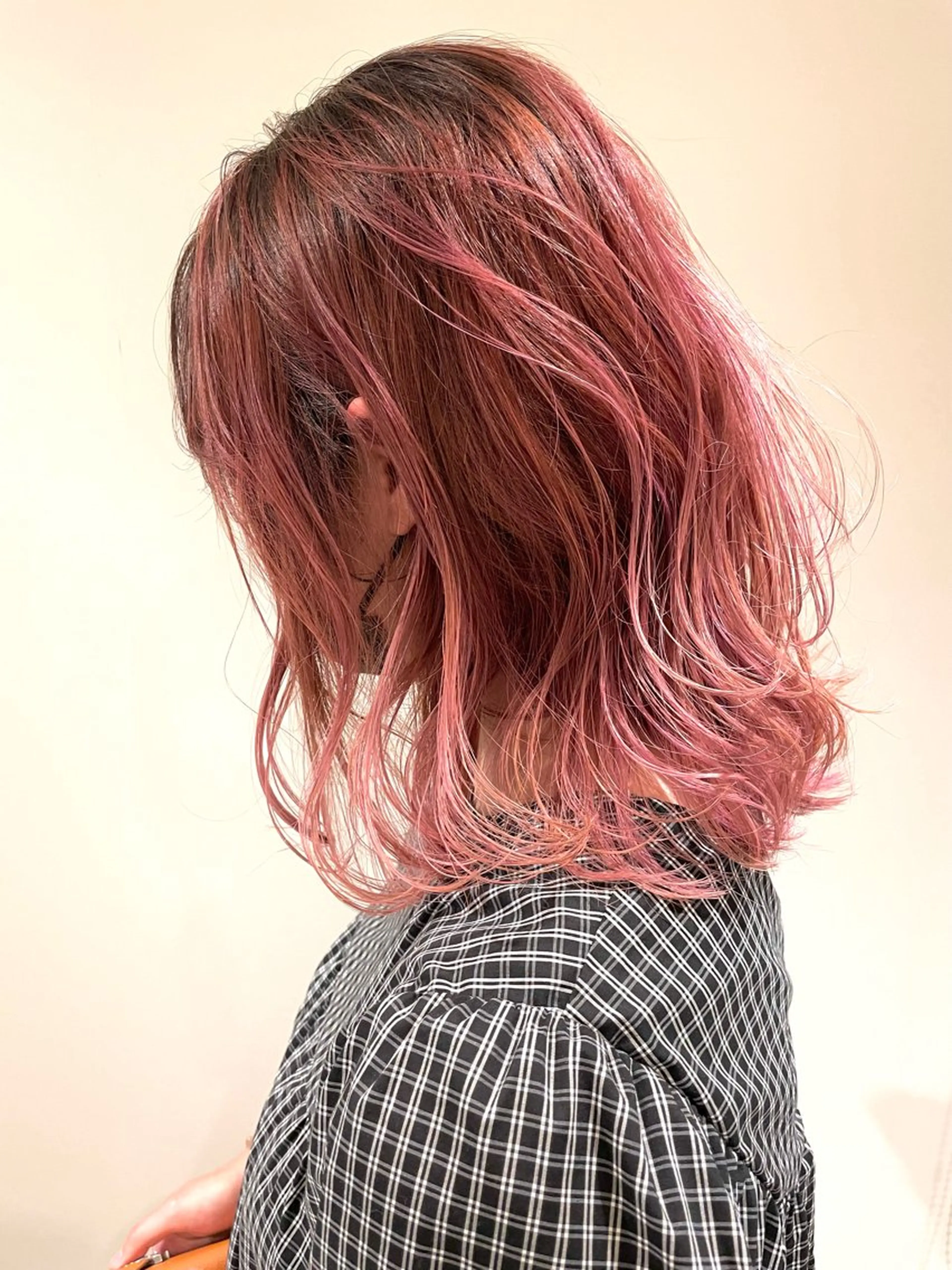 ミディアム カラー バレイヤージュ ピンクカラー レイヤーカット ヘアカラー トリートメント 韓国系/ウルフ/ ブリーチ/常角友野のヘアスタイル
