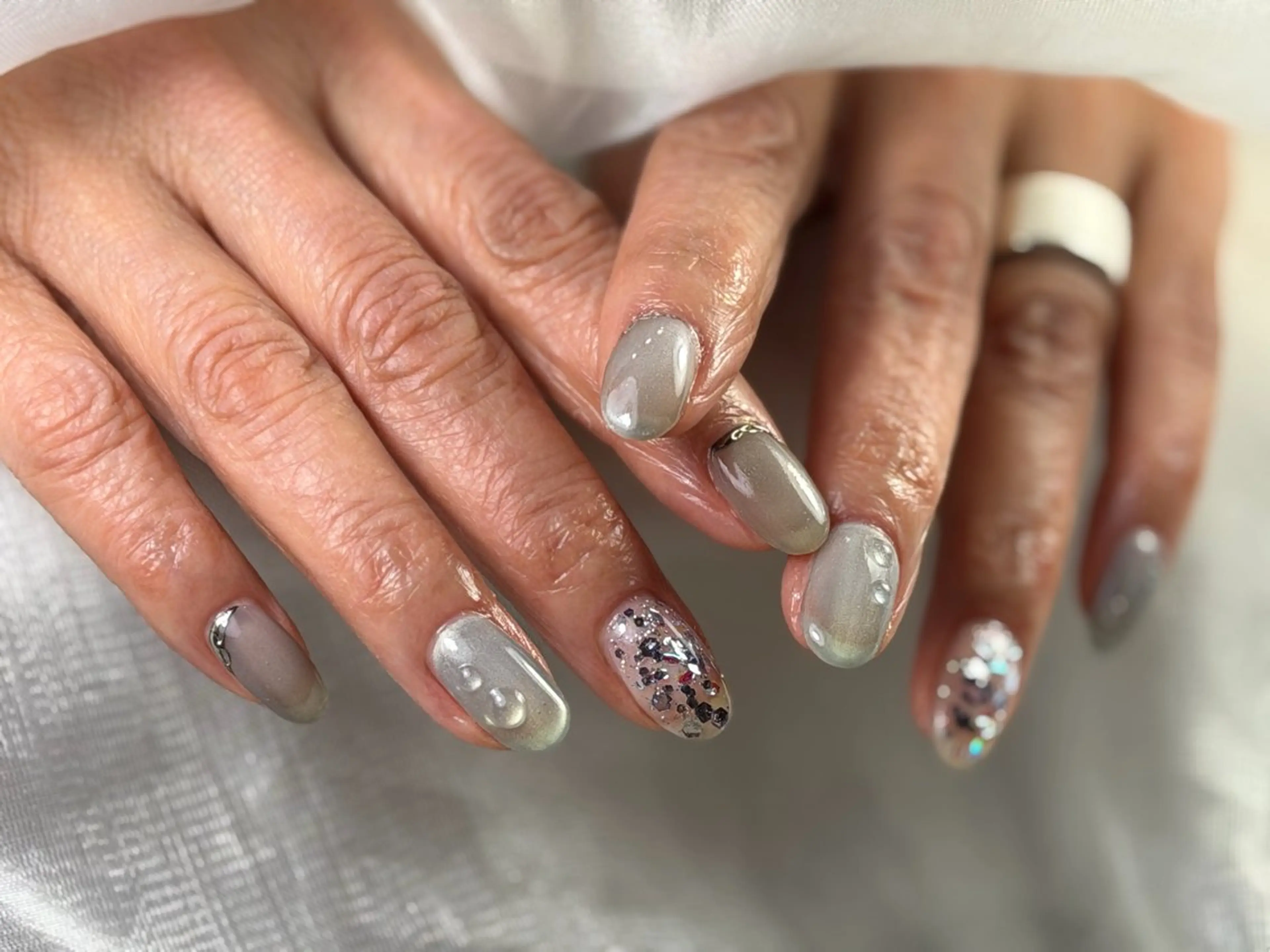 ネイル ミラーネイル ニュアンスネイル シルバー ハンドネイル Nailsalon MONA.のネイルデザイン