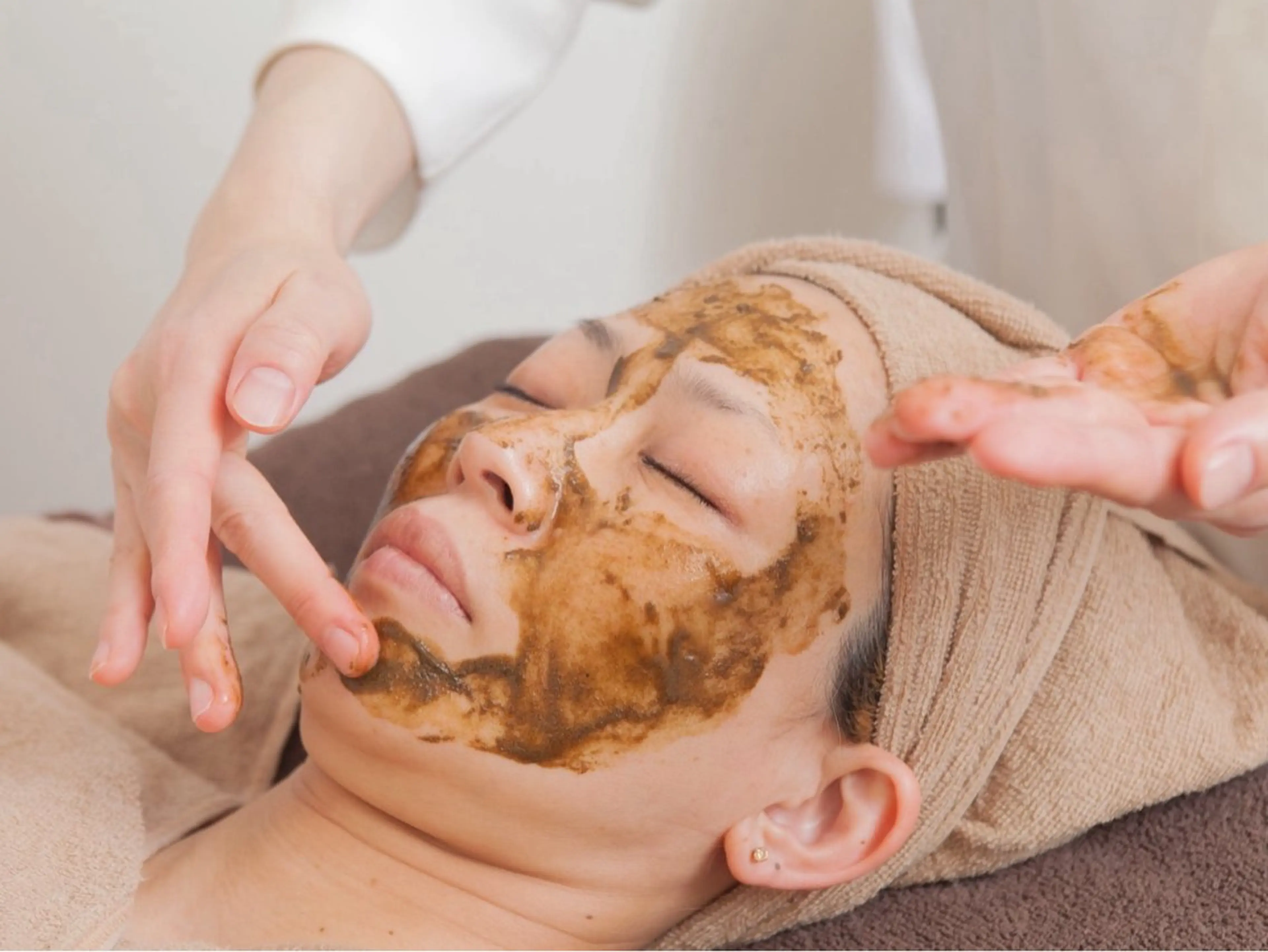 ツヤ・毛穴引き締め・むくみ改善・保湿もできる！日本製★剥けないハーブ＋ハリツヤパック付き　50分の写真