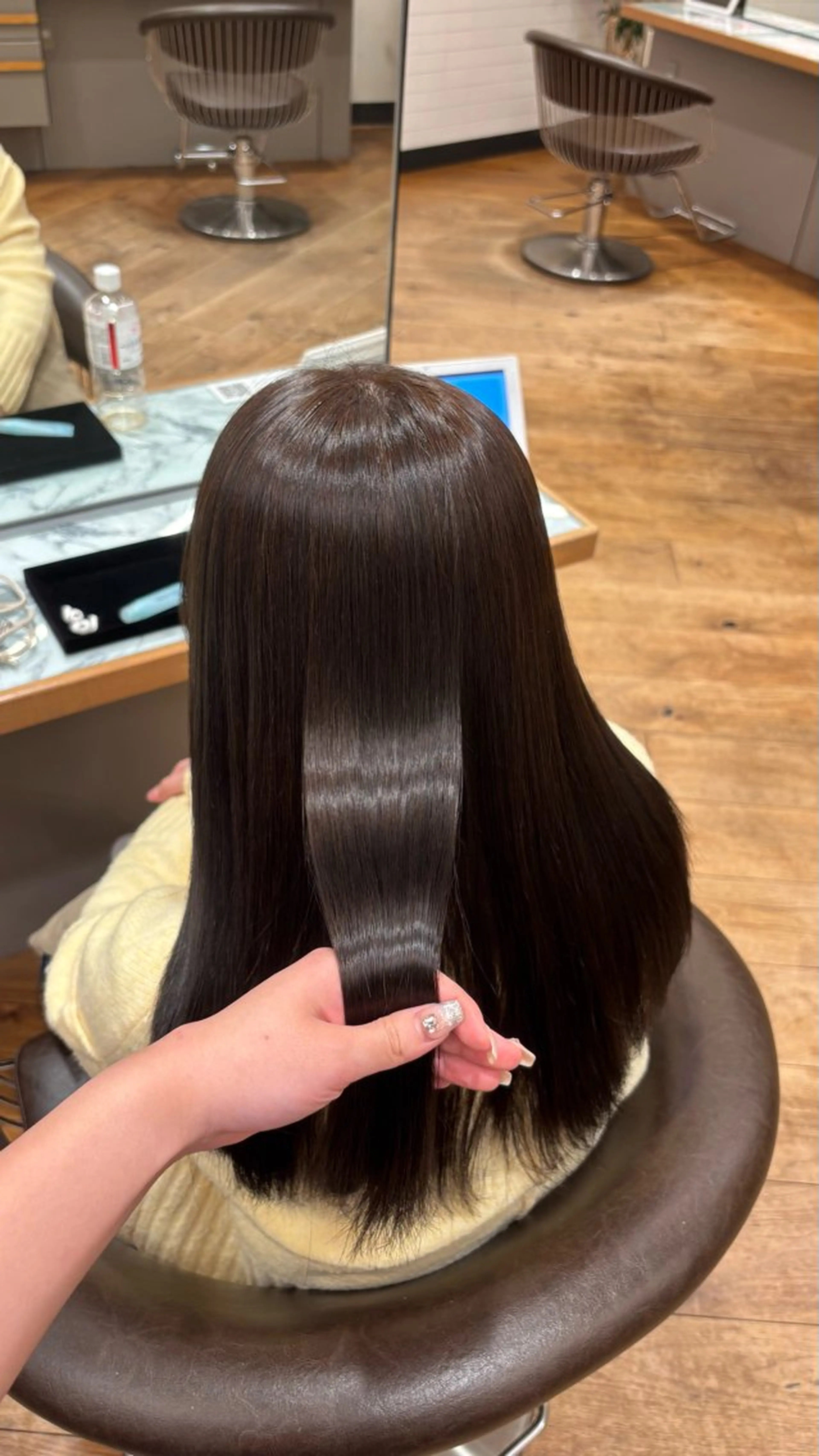 セミロング 縮毛矯正 佐藤 帆桃のヘアスタイル