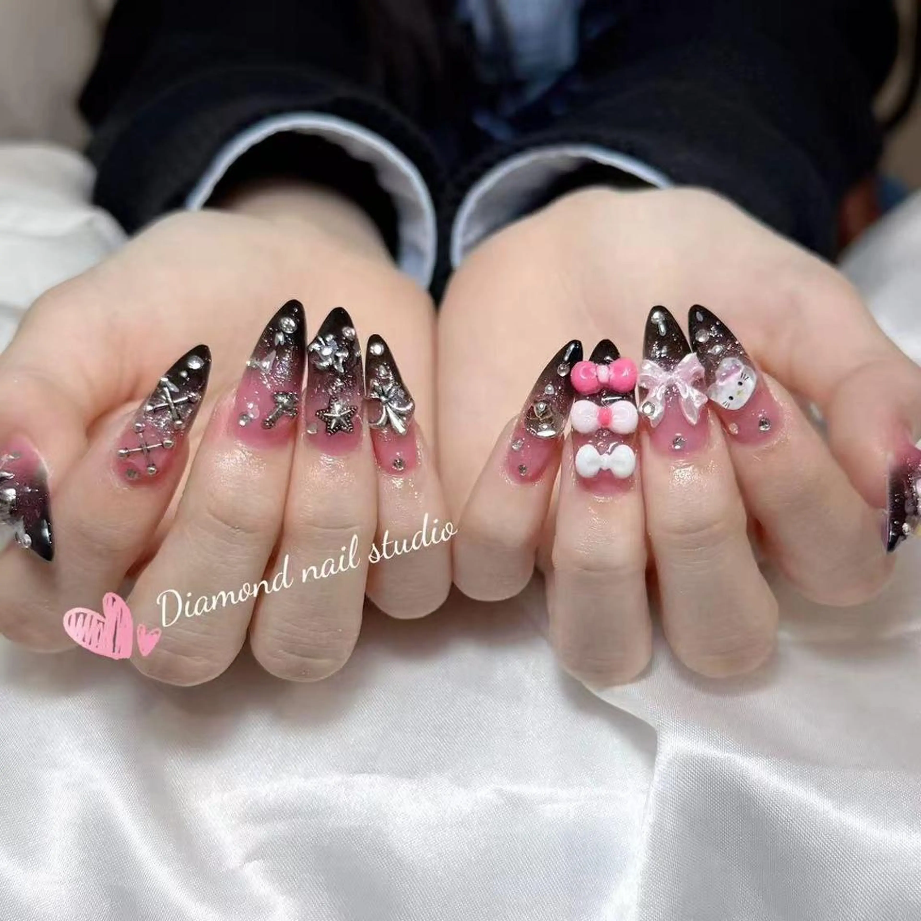 ネイル アートネイル オーロラネイル フラッシュネイル ガーリー キラキラネイル ハンドネイル Diamond NAIL💝のネイルデザイン