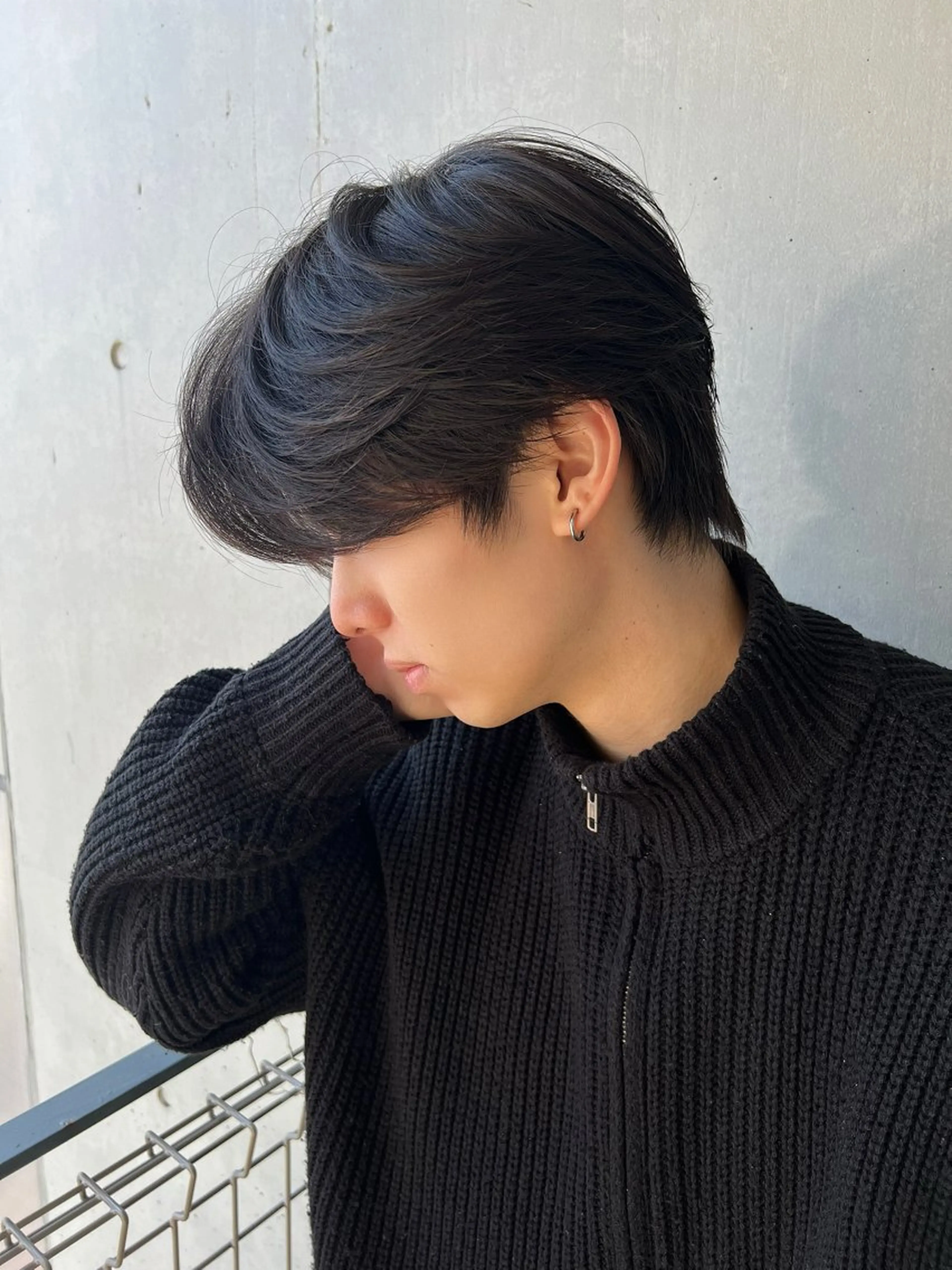 ミディアム パーマ メンズ カット 縮毛矯正 メンズ職人/センター パート/富沢真斗のヘアスタイル