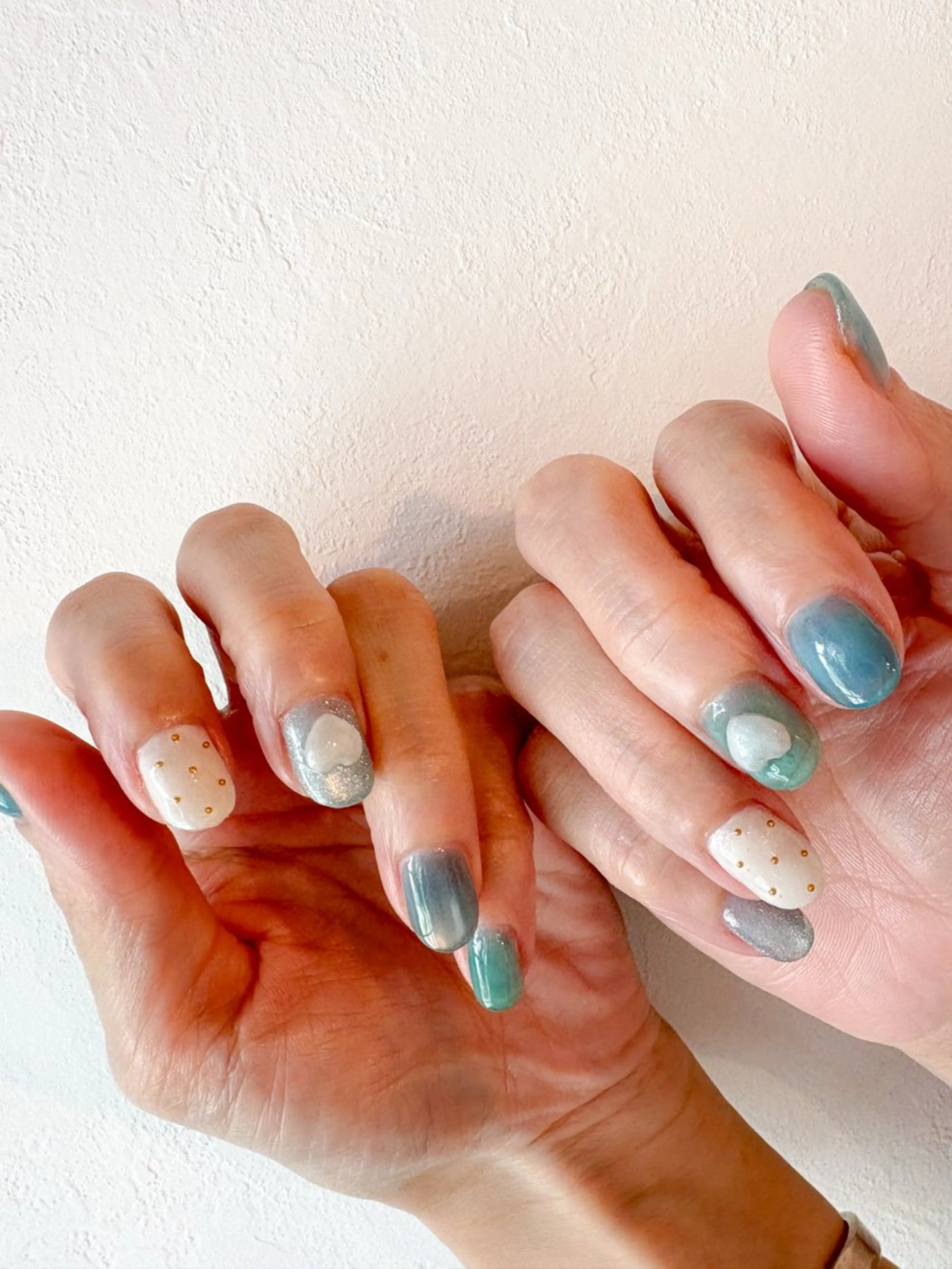 ネイル ブルー 水色 🌲🌳🚪iiit o🌲🌳🌲のネイルデザイン