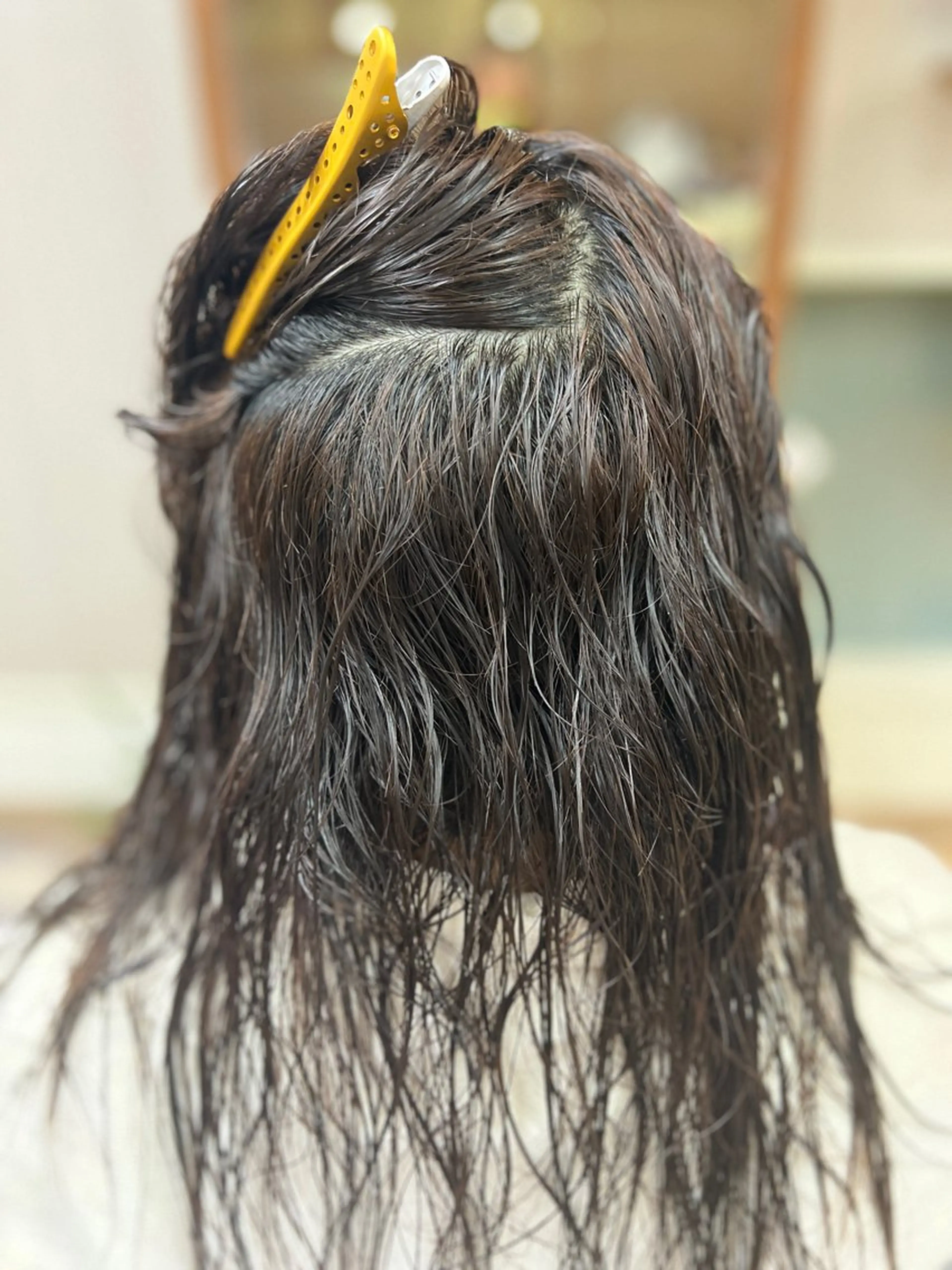 ロング くせ毛 顔周りカット Aile所属・酸性ストレート／カラ ー/山下高明のヘアスタイル