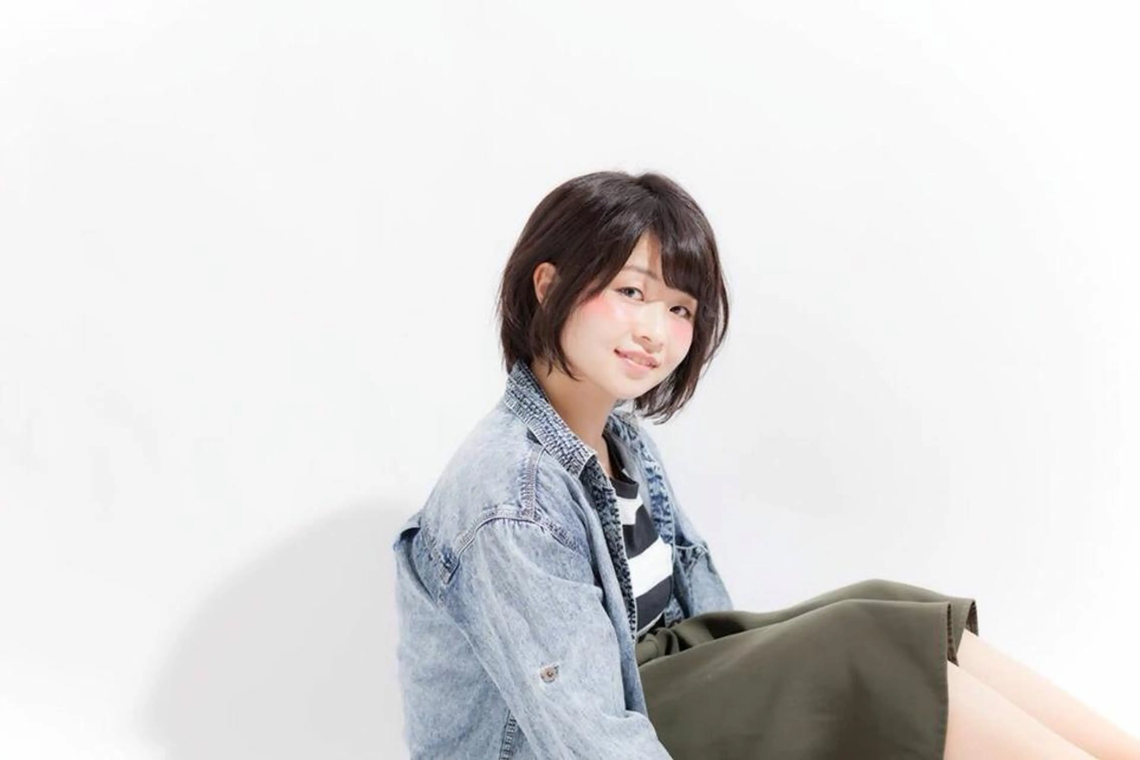 ミディアム 大久保 結加のヘアスタイル