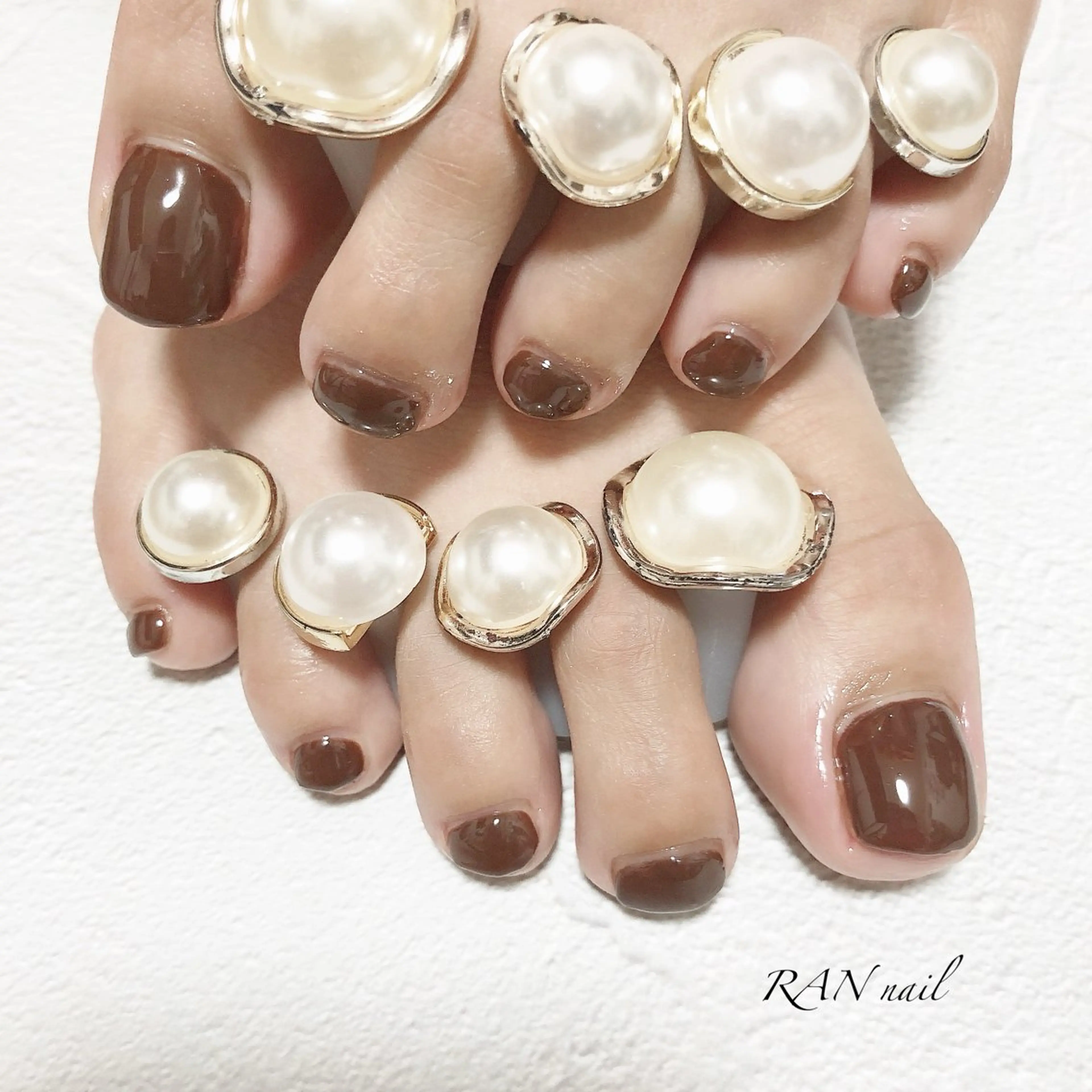 ネイル オーロラネイル ブラウン フットネイル キラキラネイル マットネイル ハンドネイル フットネイル RAN nail 〜ランネイル〜所属・RAN nailのネイルデザイン