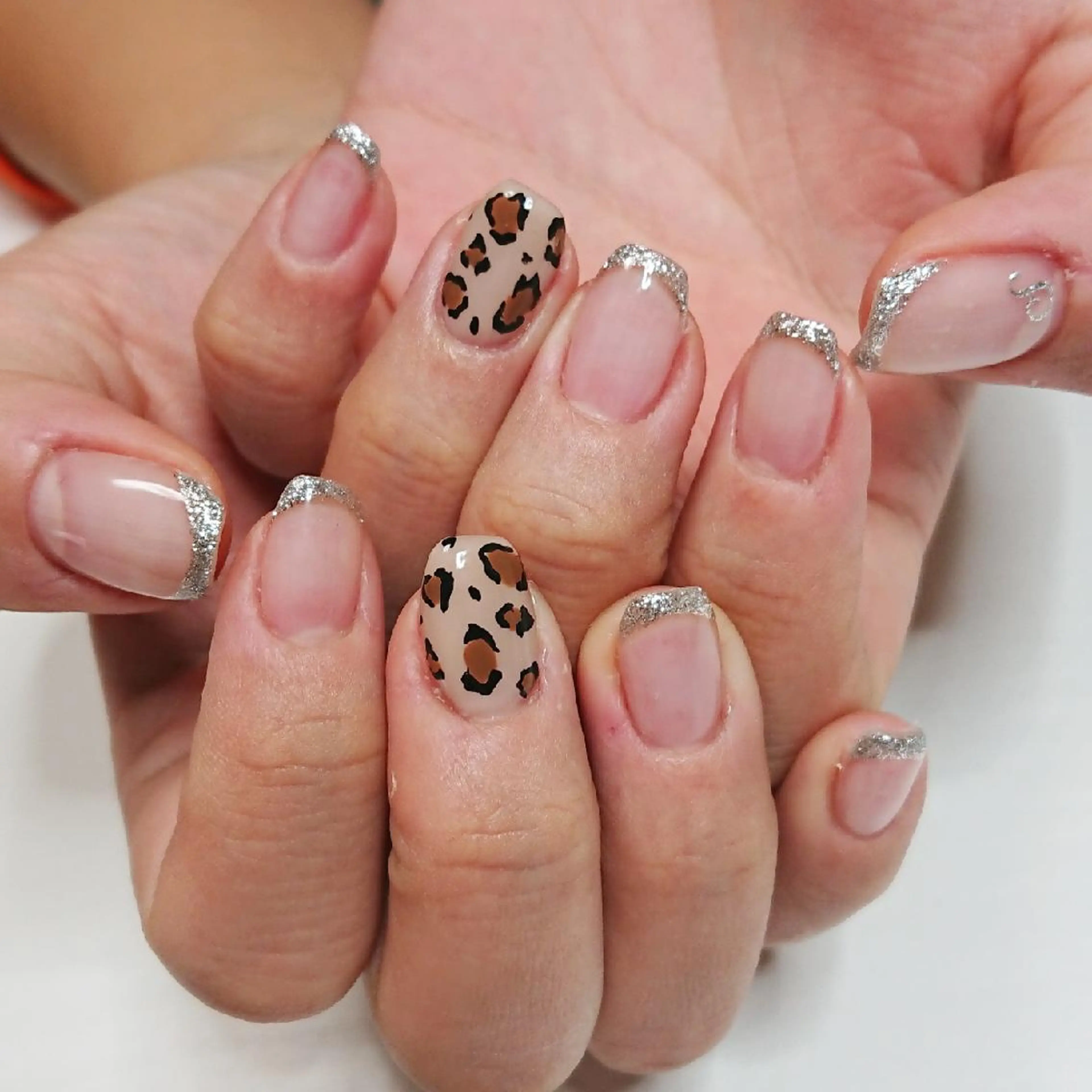 ネイル フレンチネイル ラメ(グリッター) シルバー ハンドネイル Lilith Nailのネイルデザイン