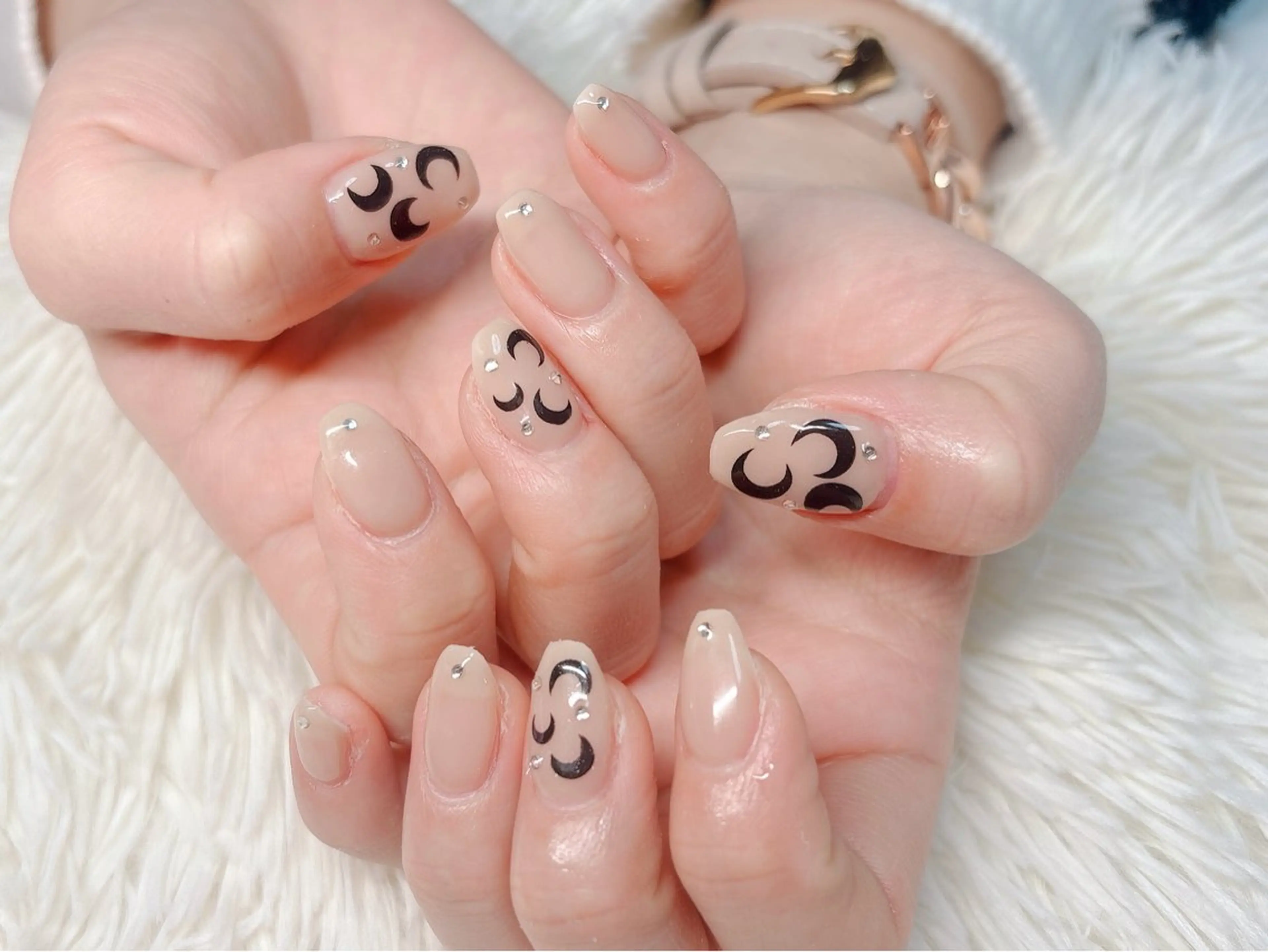 ネイル ハンドネイル パッチリオメメ Lianaのネイルデザイン