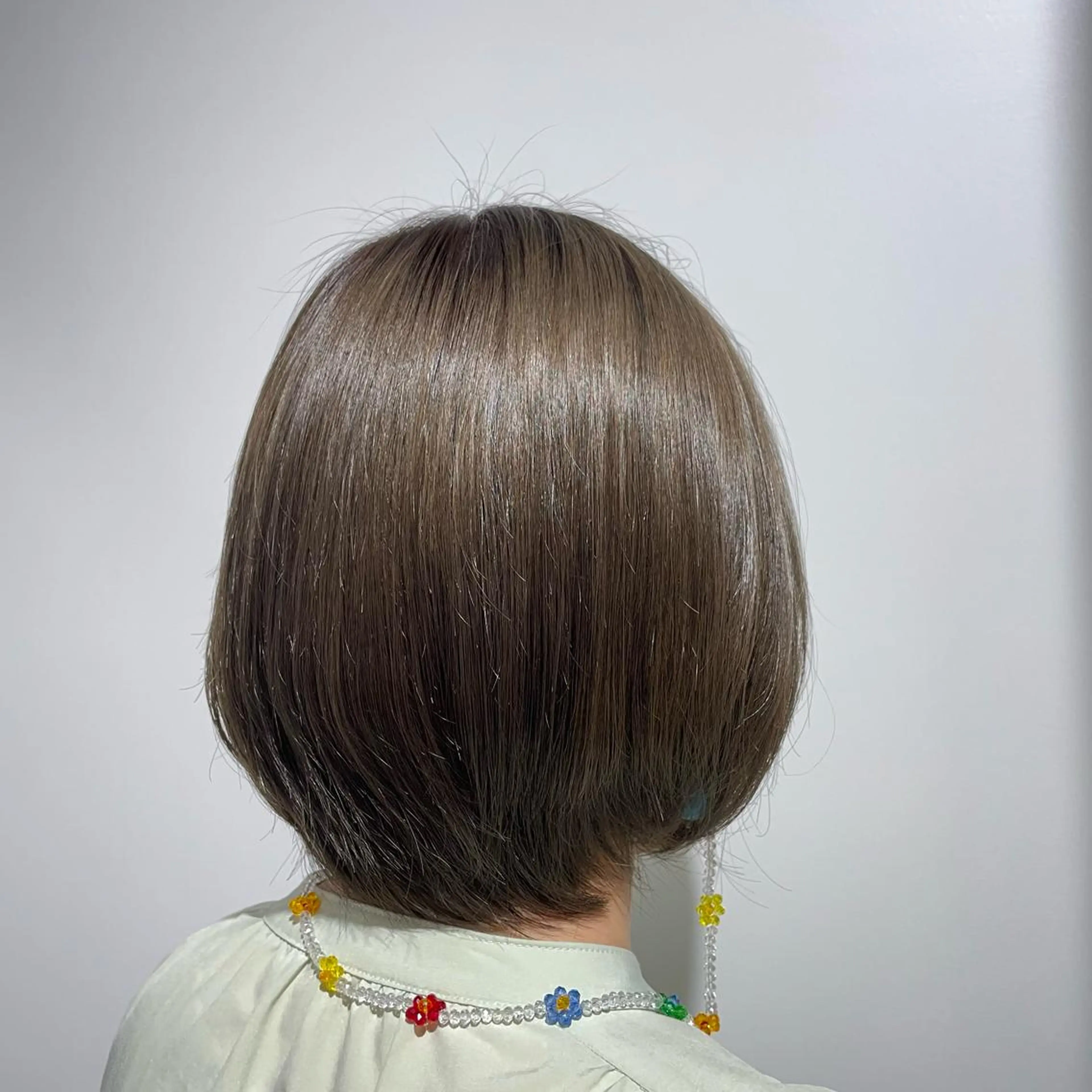 ショート カラー あずま みゆのヘアスタイル