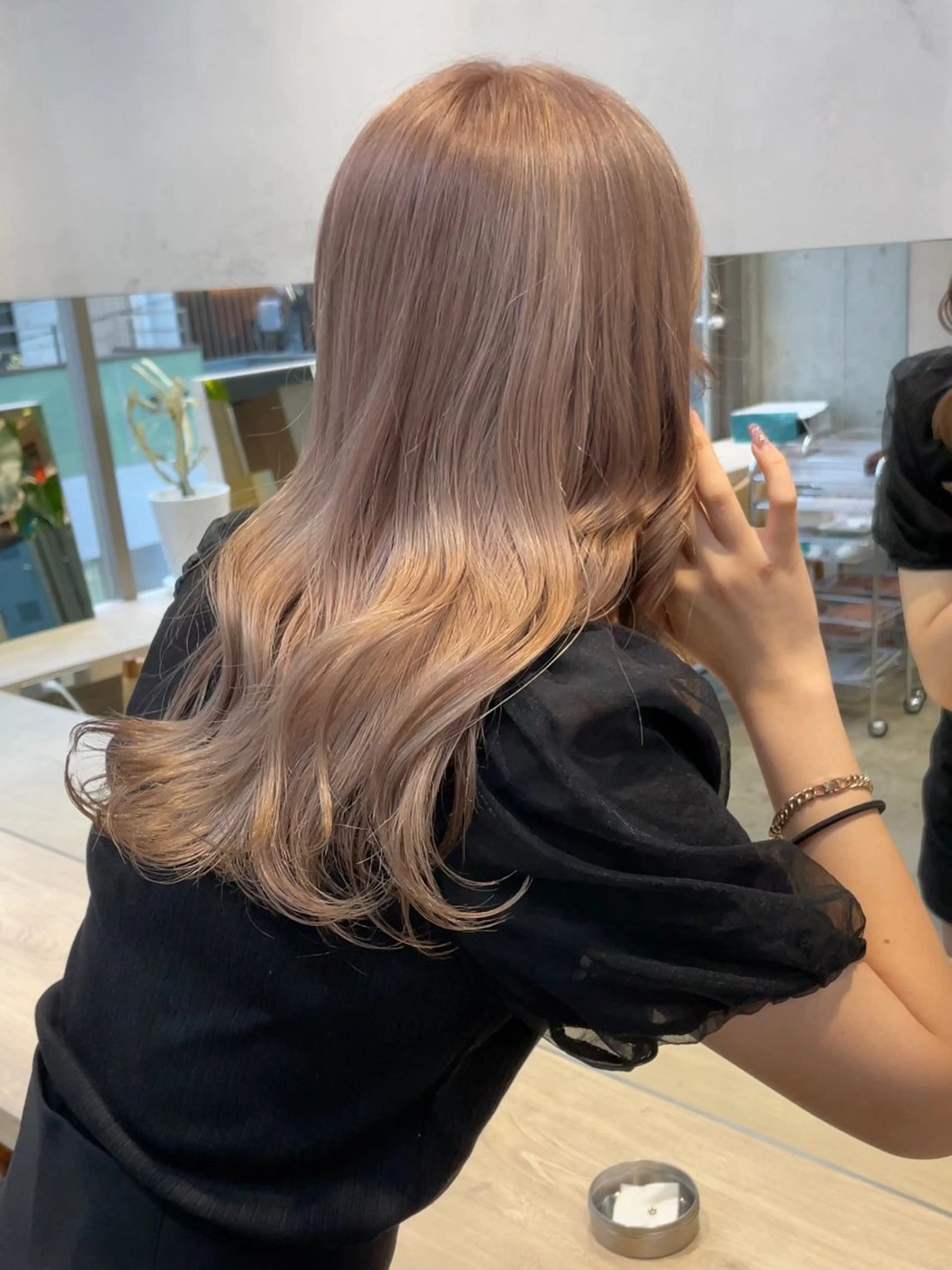 セミロング カラー ベージュカラー ブリーチ ハイトーンカラー ハイトーンベージュ メンズカット/無料 /三藤みさきのヘアスタイル