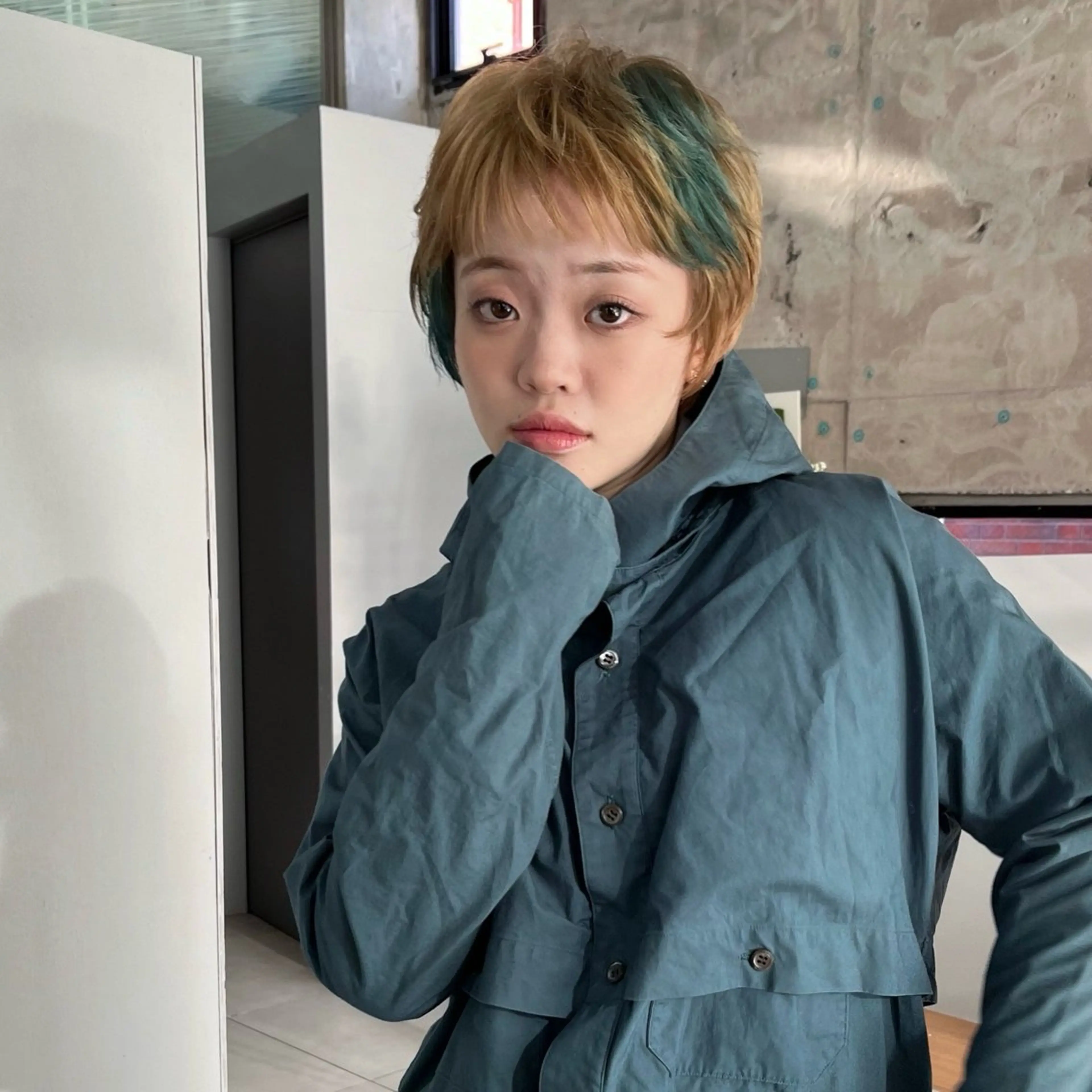 ショート カラー ヘアカラー 垢抜け顔まわりカット 抜け感パーマ/緒方椋のヘアスタイル