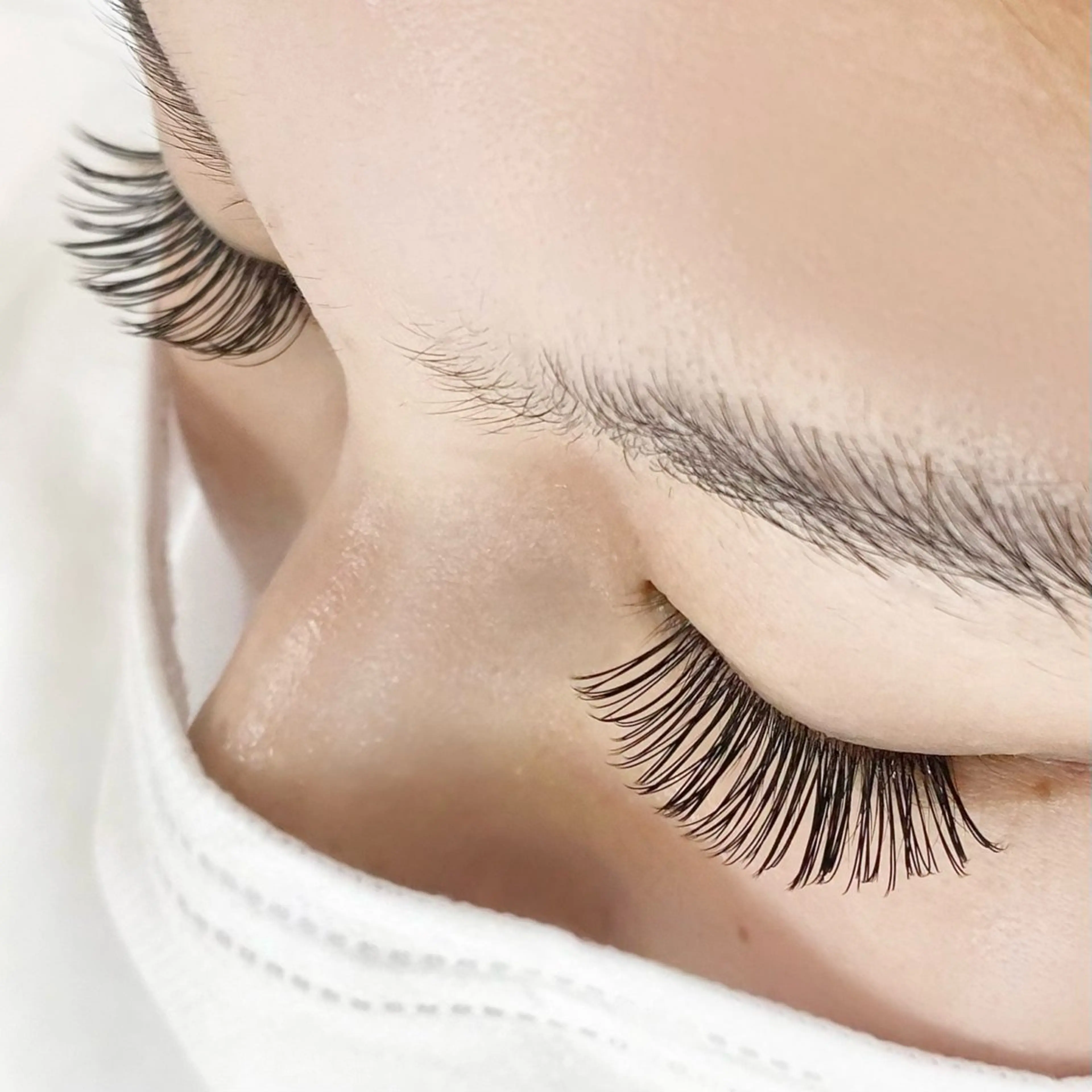 【初回オフ無料】Wフラットラッシュ80本（LED＋¥550）の写真