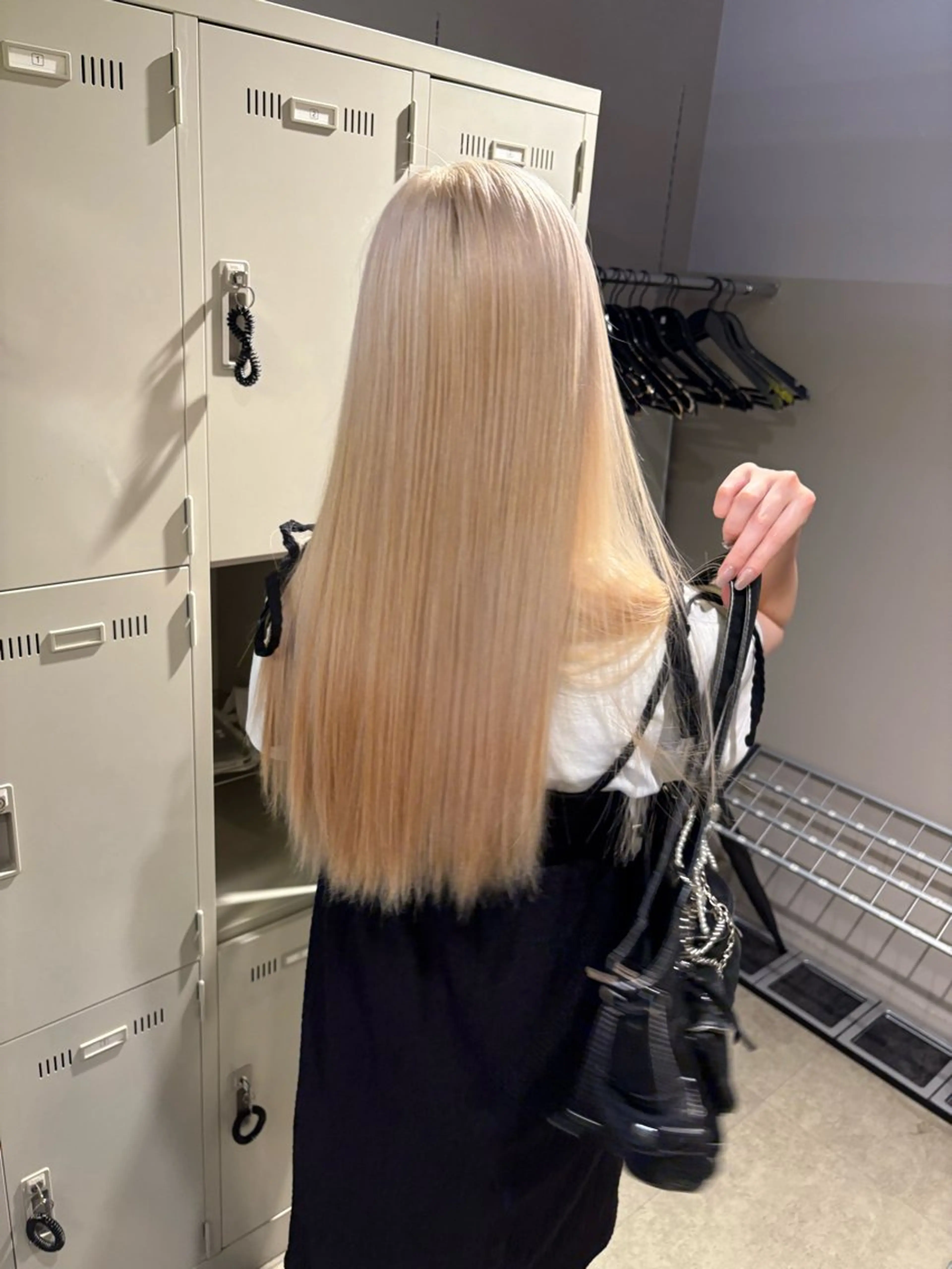 カラー ヘアカラー 透明感ベージュ🤎 ナチュラルレイヤーのヘアスタイル