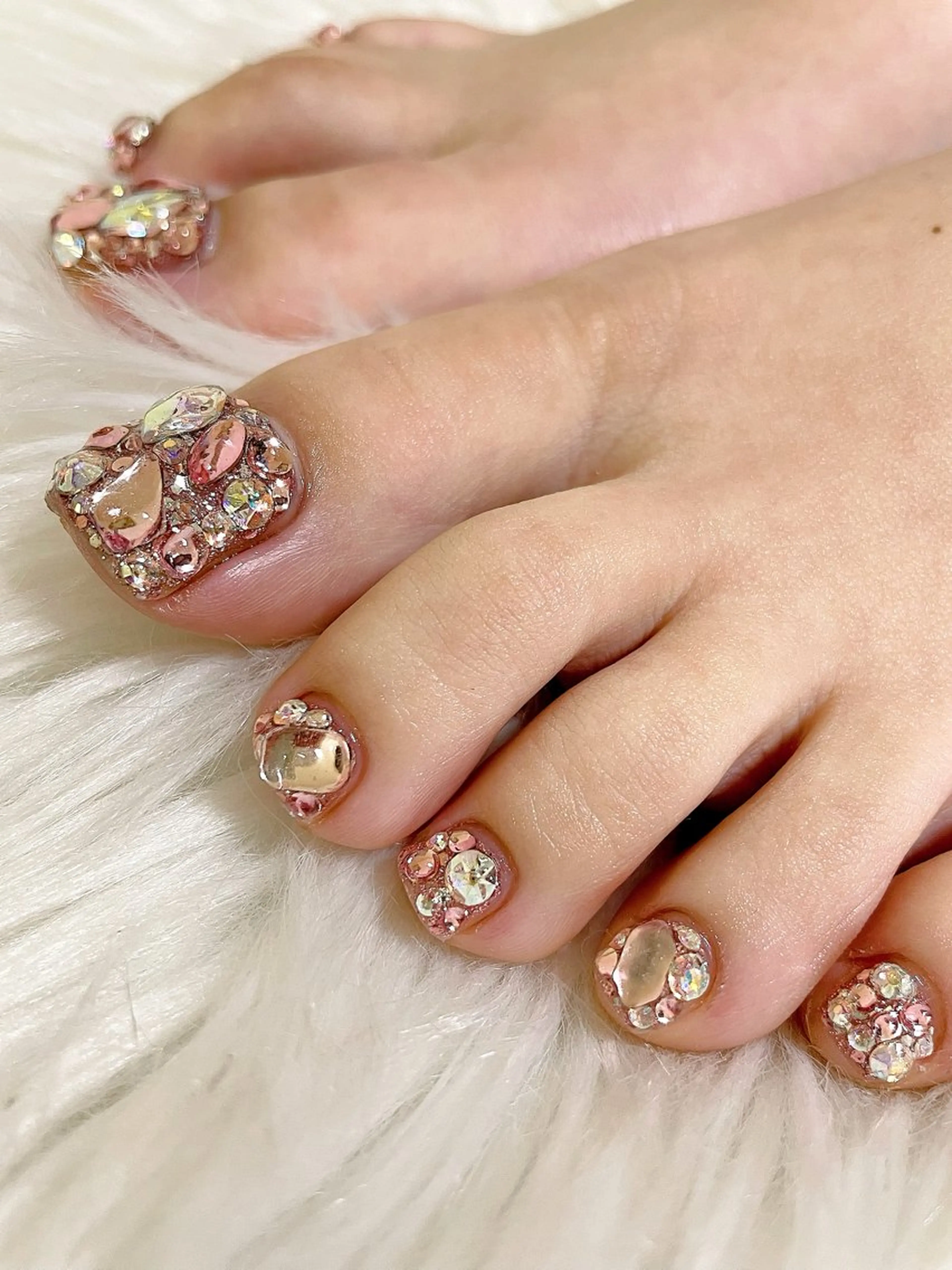 ネイル フットネイル ゴージャス キラキラネイル ストーンネイル フットネイル 南田 千絵のネイルデザイン