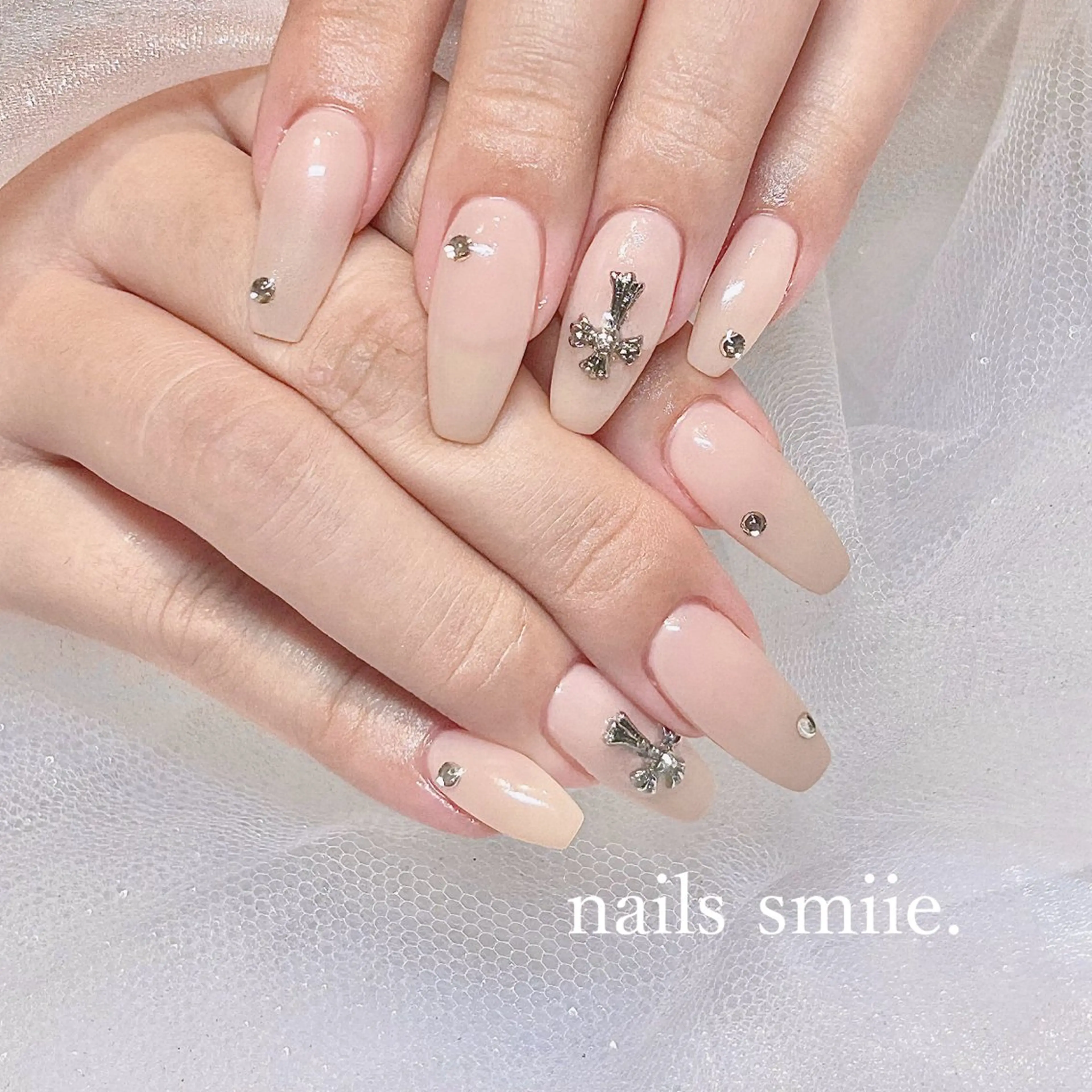 ネイル ストーンネイル ハンドネイル nails smiie.のネイルデザイン