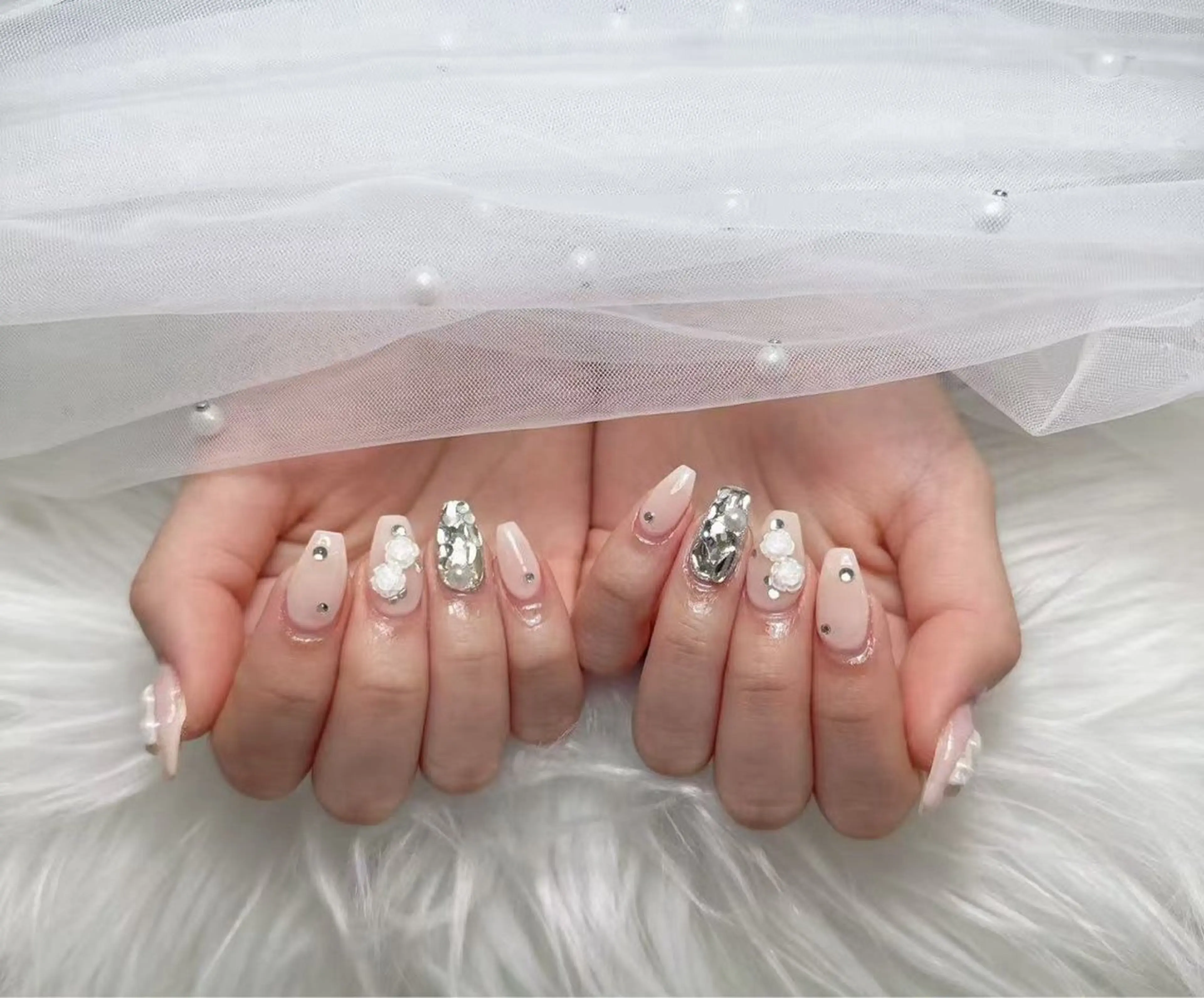 ミディアム 🌈 Laule'aのネイルデザイン