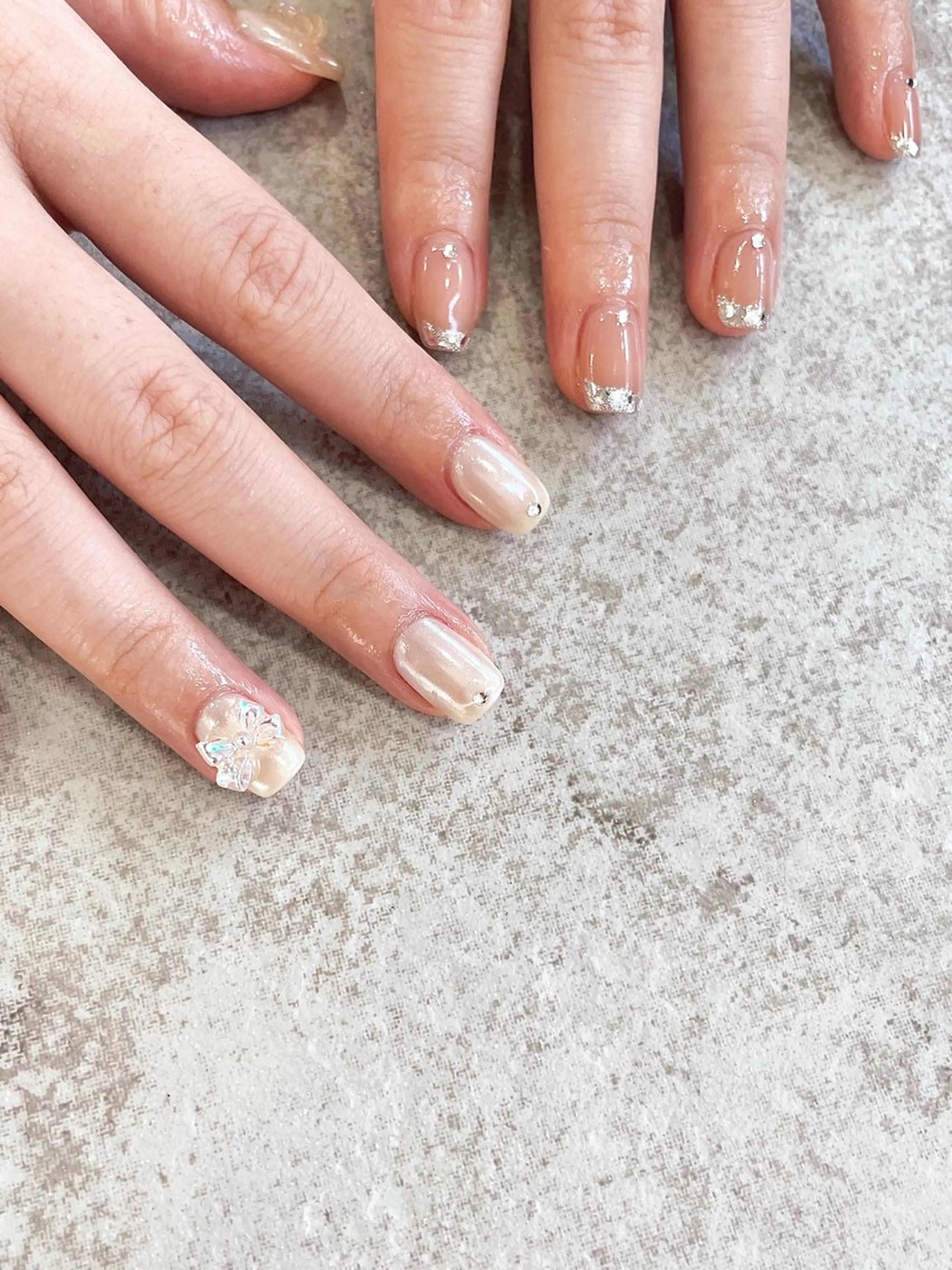 ネイル フレンチネイル ガラスフレンチ ストーンネイル ミサキ CHIC NAILのネイルデザイン