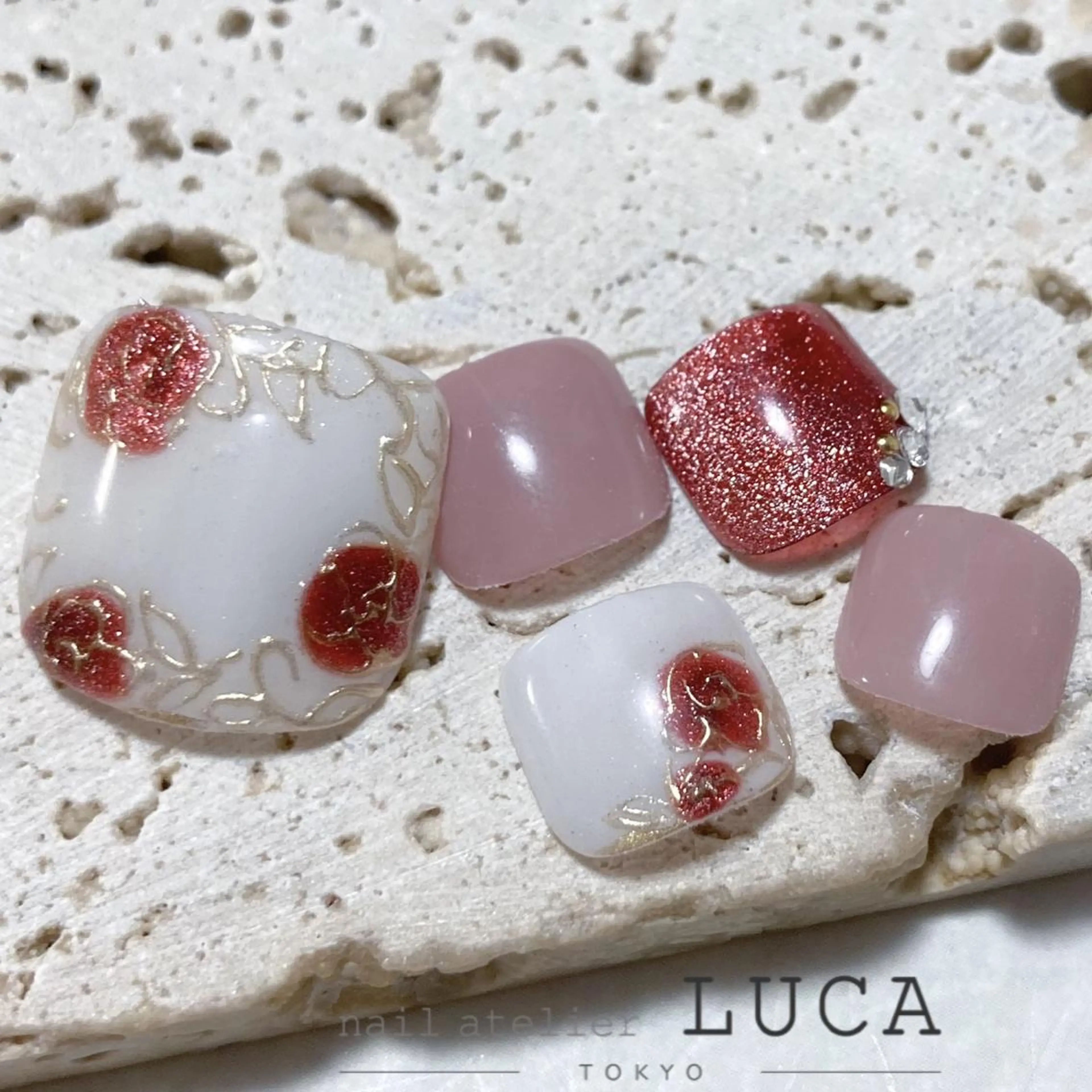 ネイル アートネイル オーロラネイル クリアネイル 長さ出し フットネイル フットネイル ネイルアトリエルカ スタッフのネイルデザイン