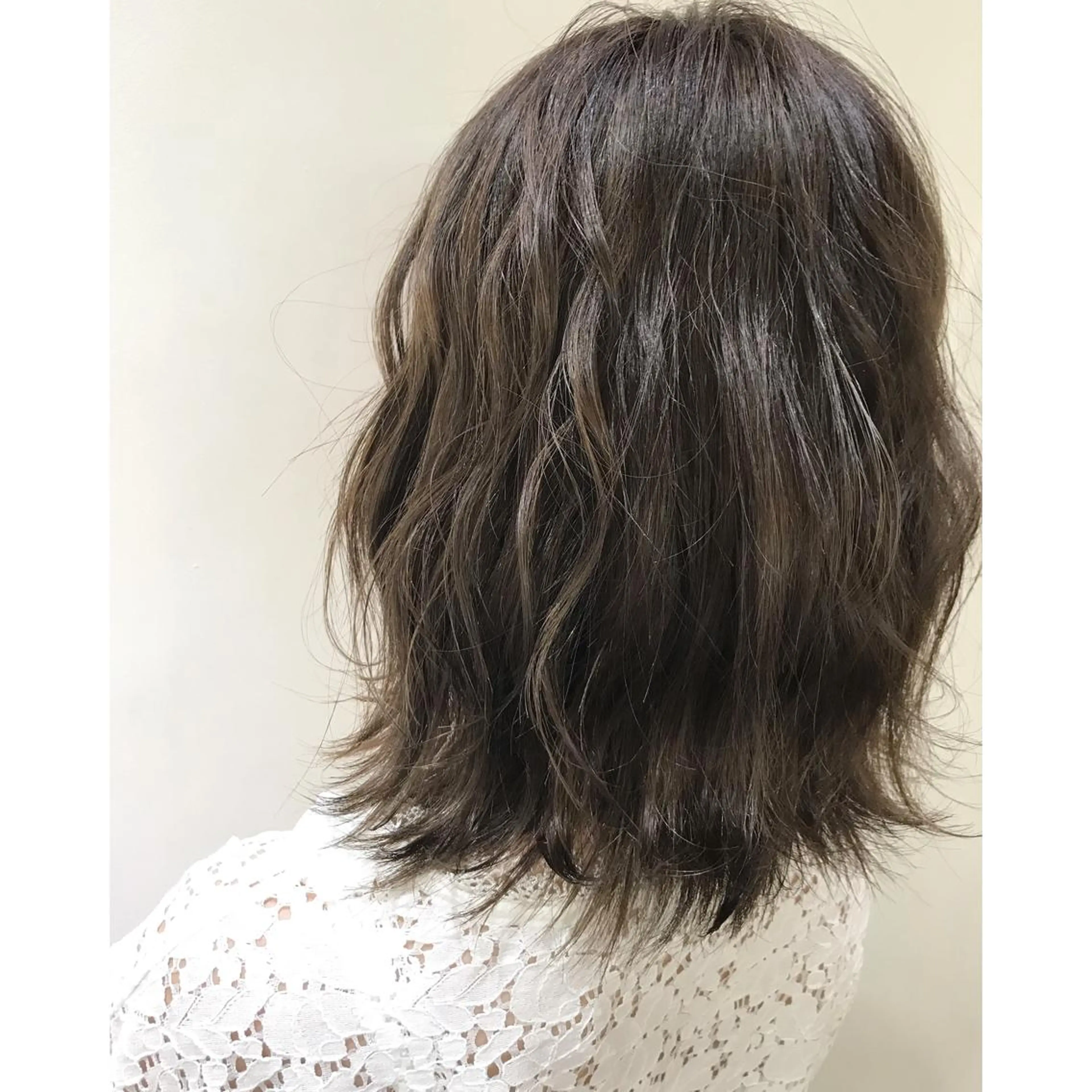 ミディアム カラー アディクシーカラー ブリーチ ハイライトカラー ハイライト トリートメント 坂西 春果のマツエク・マツパデザイン