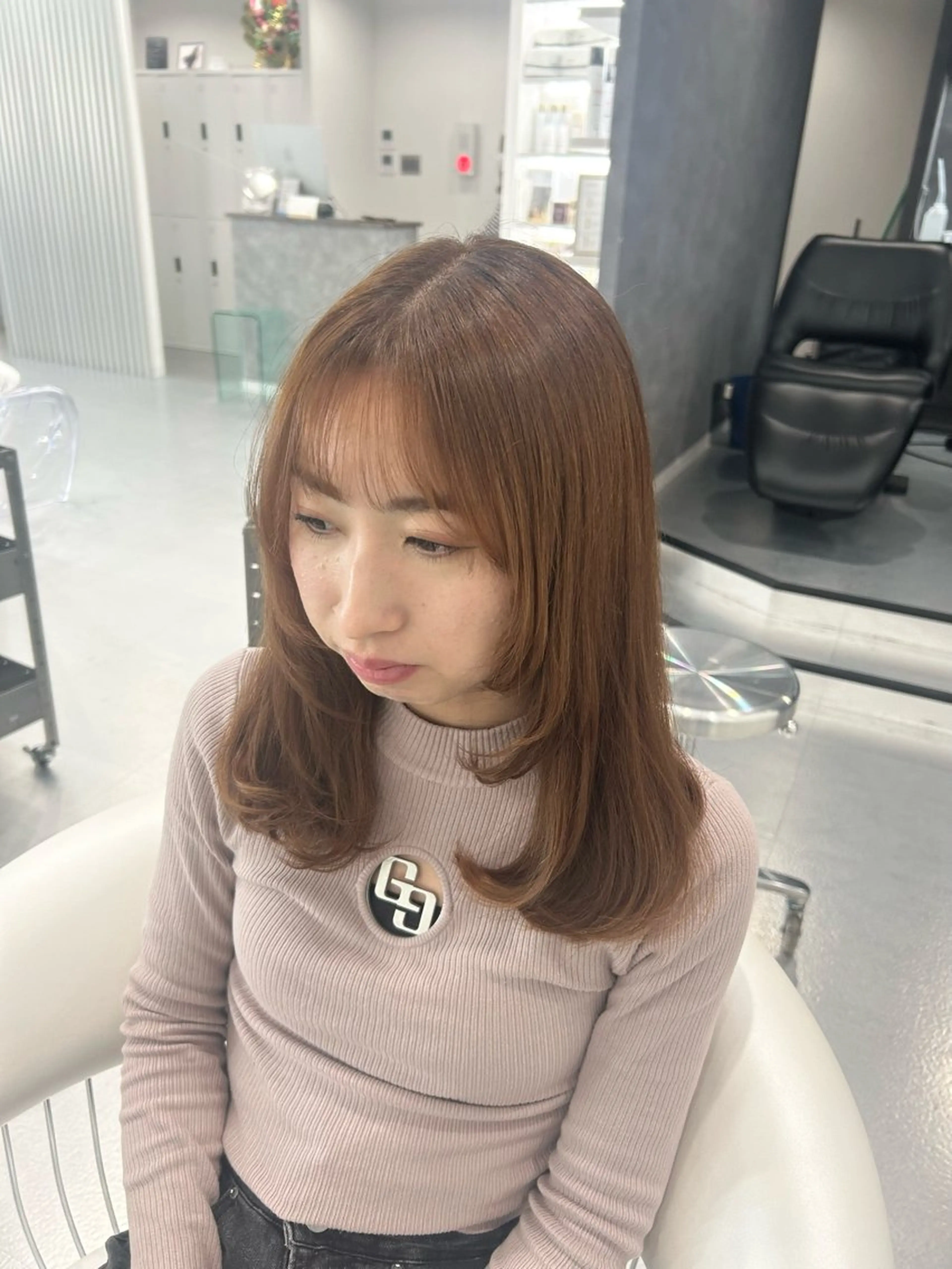 ミディアム レイヤーカット あやめ🪽 オリーブ/ハイトーンのヘアスタイル